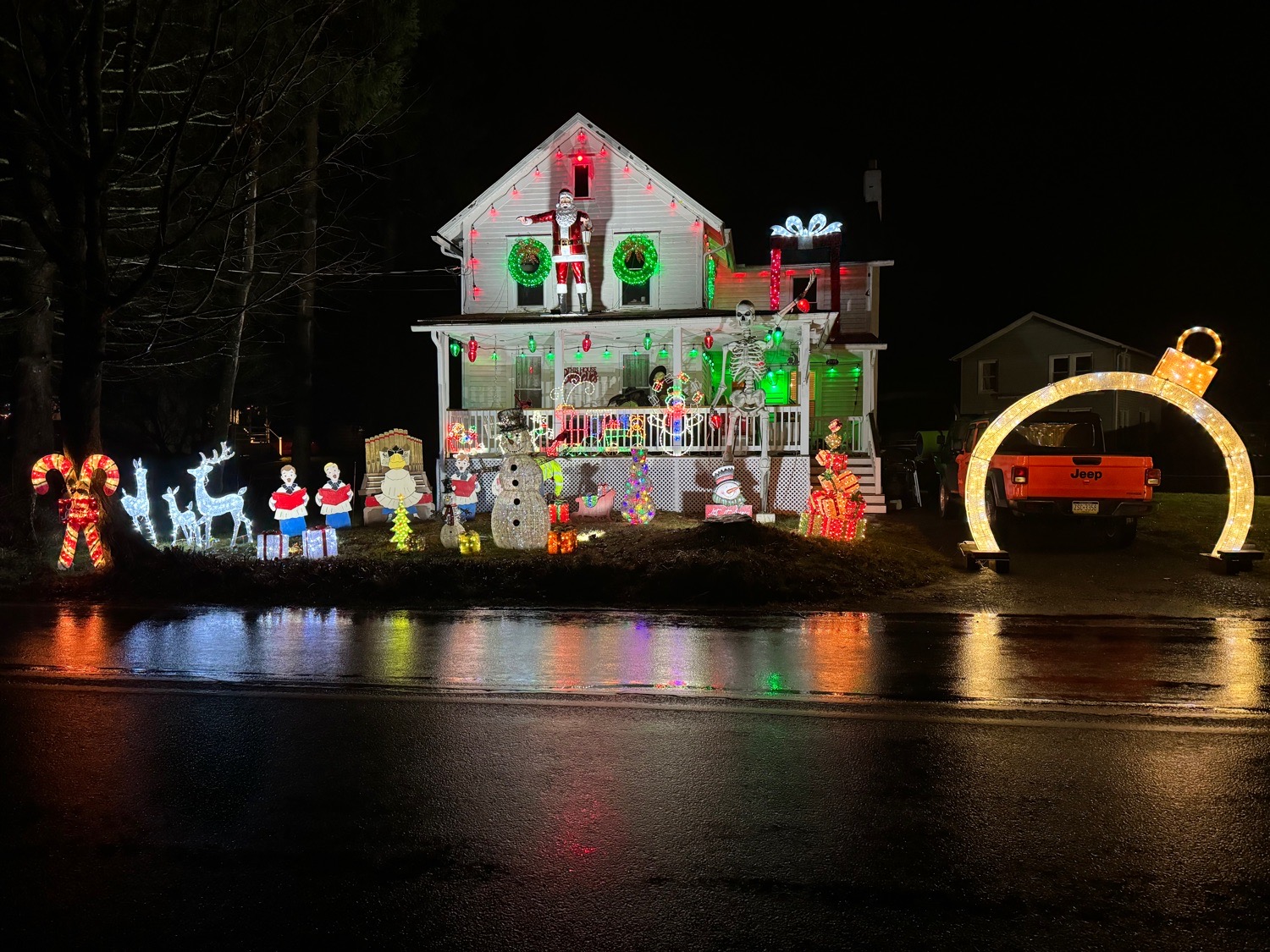 Harvey’s Lake Holiday House, Christmas lights in Harvey’s Lake, PA (photo 1)