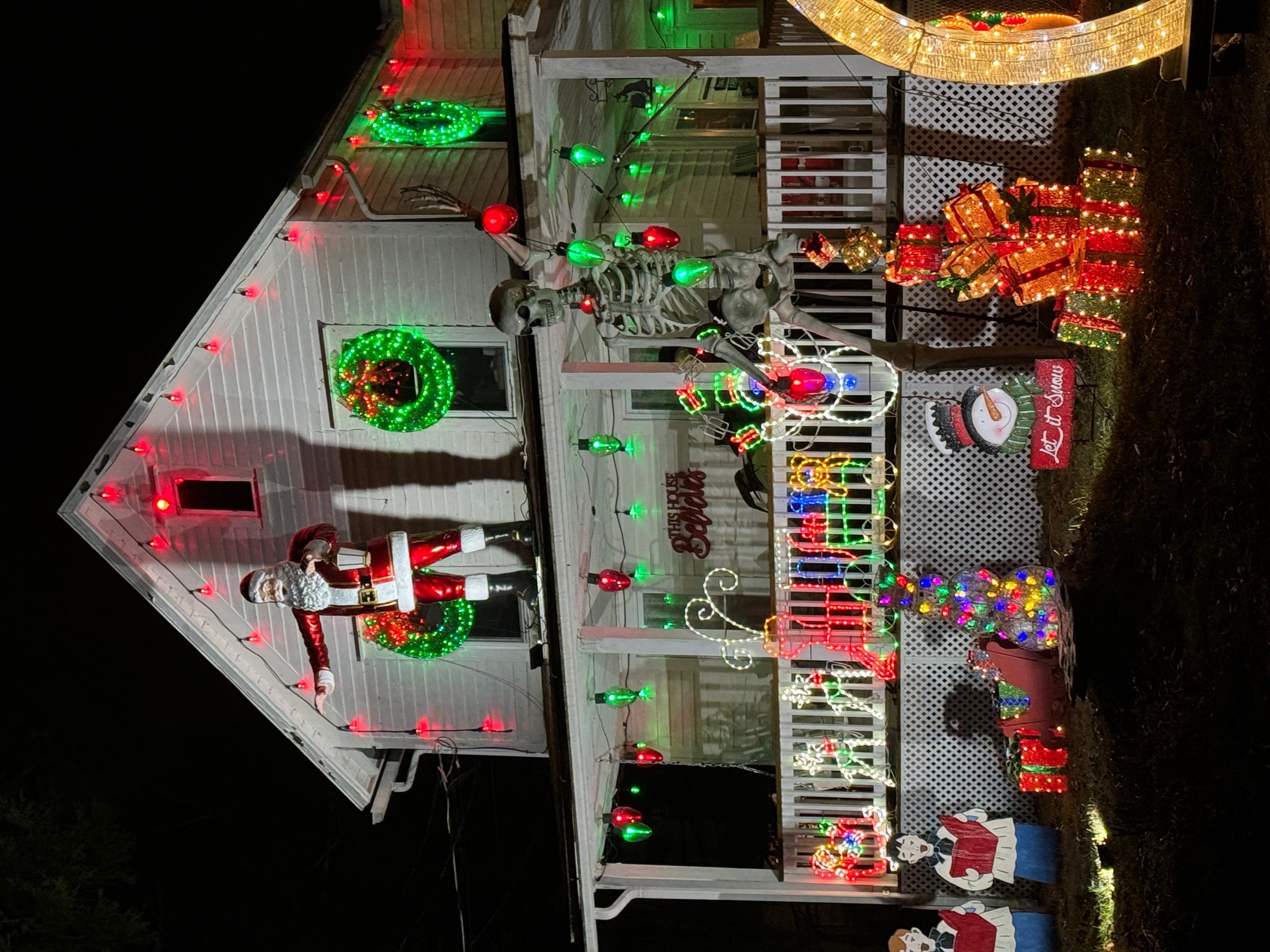 Harvey’s Lake Holiday House, Christmas lights in Harvey’s Lake, PA (photo 2)