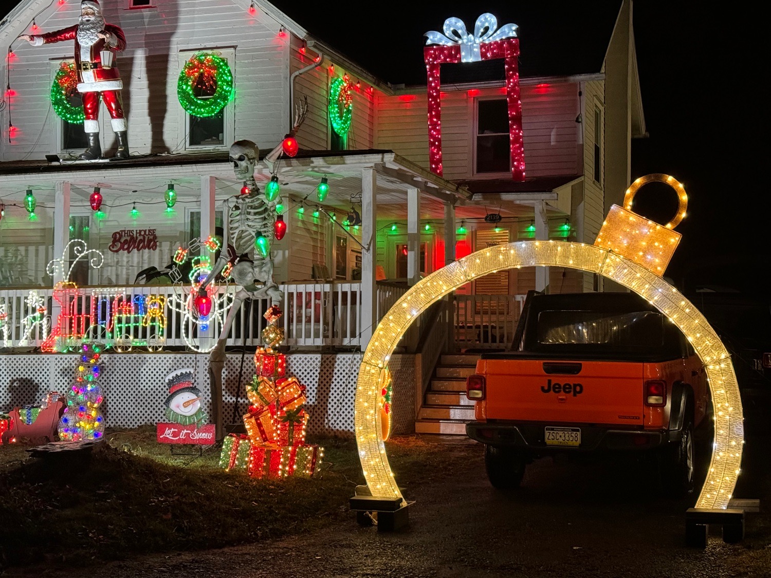 Harvey’s Lake Holiday House, Christmas lights in Harvey’s Lake, PA (photo 3)