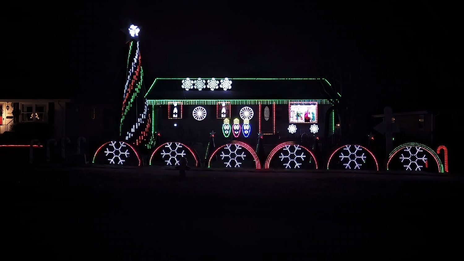 Baker Family Lights, Christmas lights in Elyria, OH (photo 1)