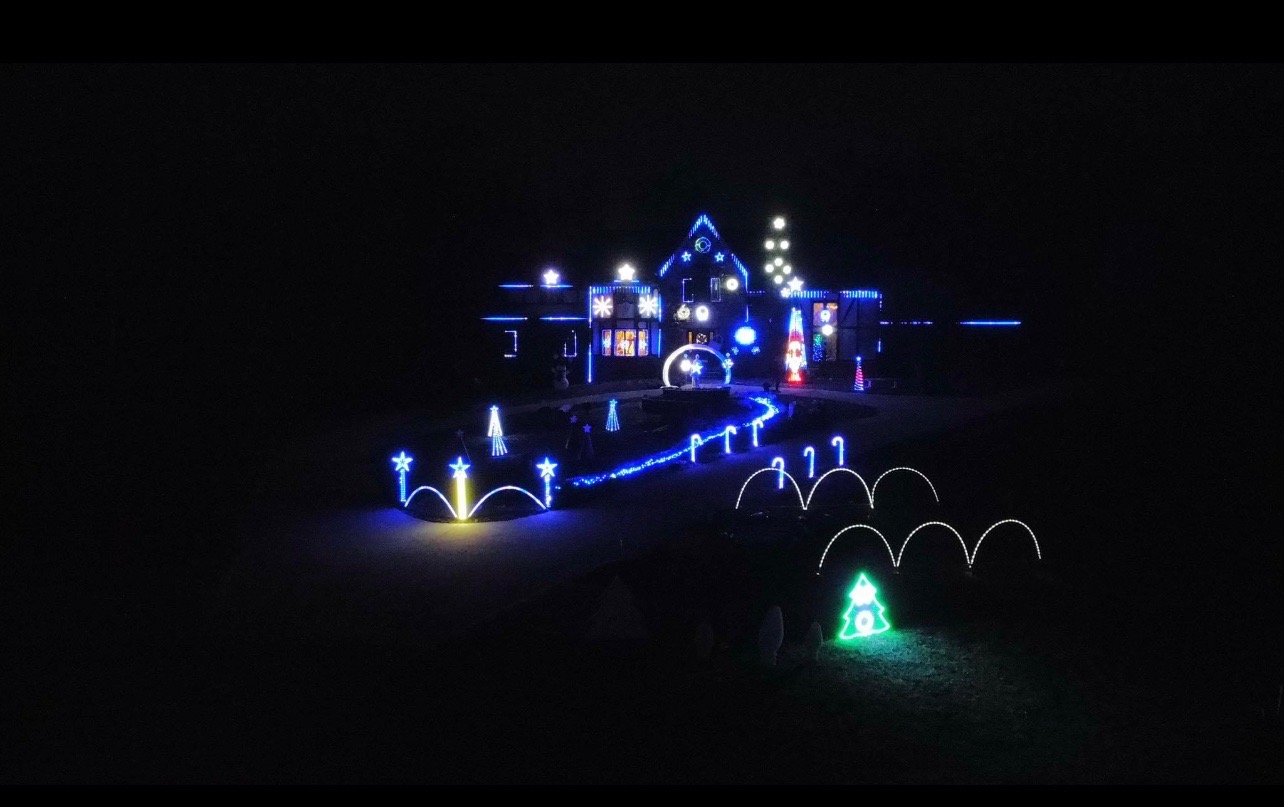 lights on isley follow are face book, Christmas lights in Blountville, TN (photo 1)