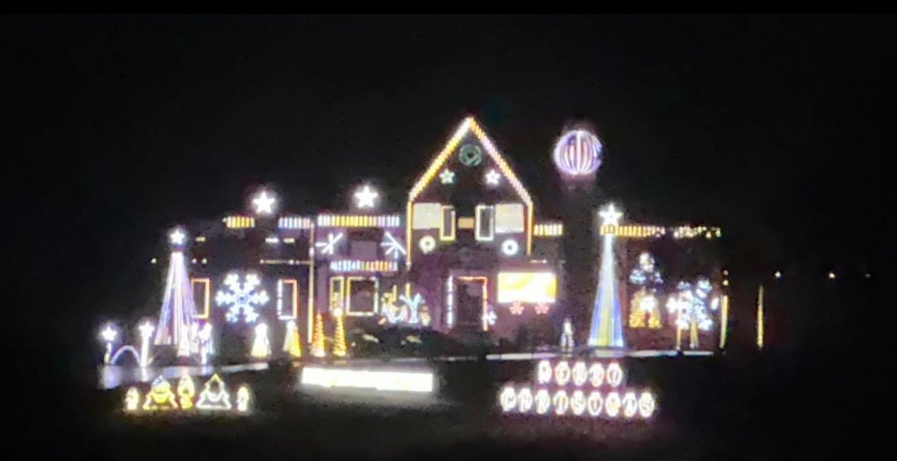 lights on isley follow are face book, Christmas lights in Blountville, TN (photo 2)