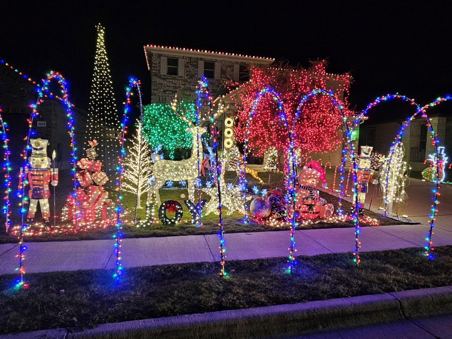 Lights galore, Giant Reindeer & more!, Christmas lights in Round Rock, TX (photo 3)