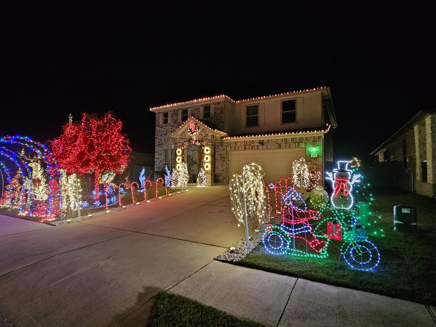 Lights galore, Giant Reindeer & more!, Christmas lights in Round Rock, TX (photo 5)