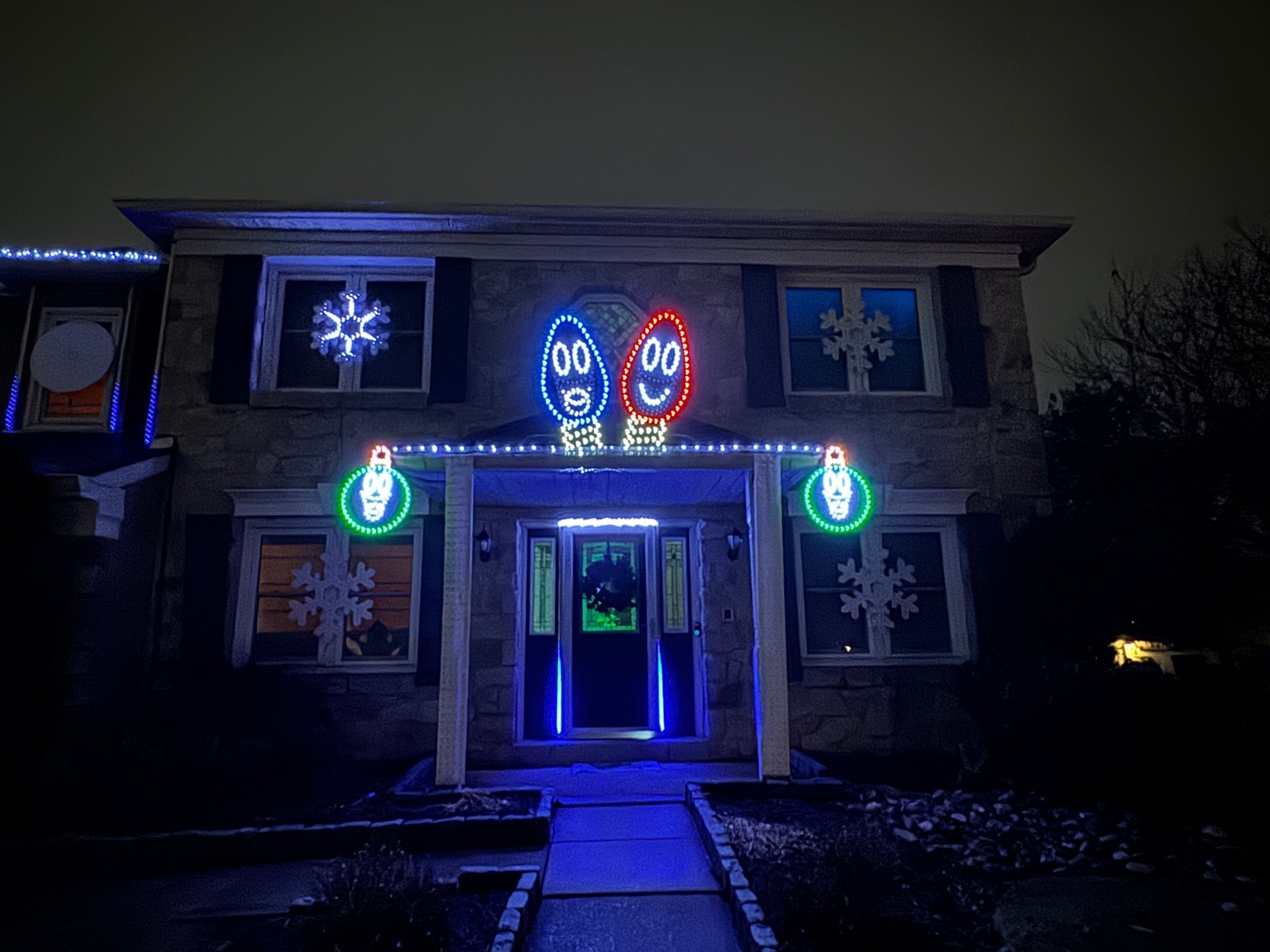 Lights on 105 (The Banks Family), Christmas lights in North Wales, PA (photo 2)