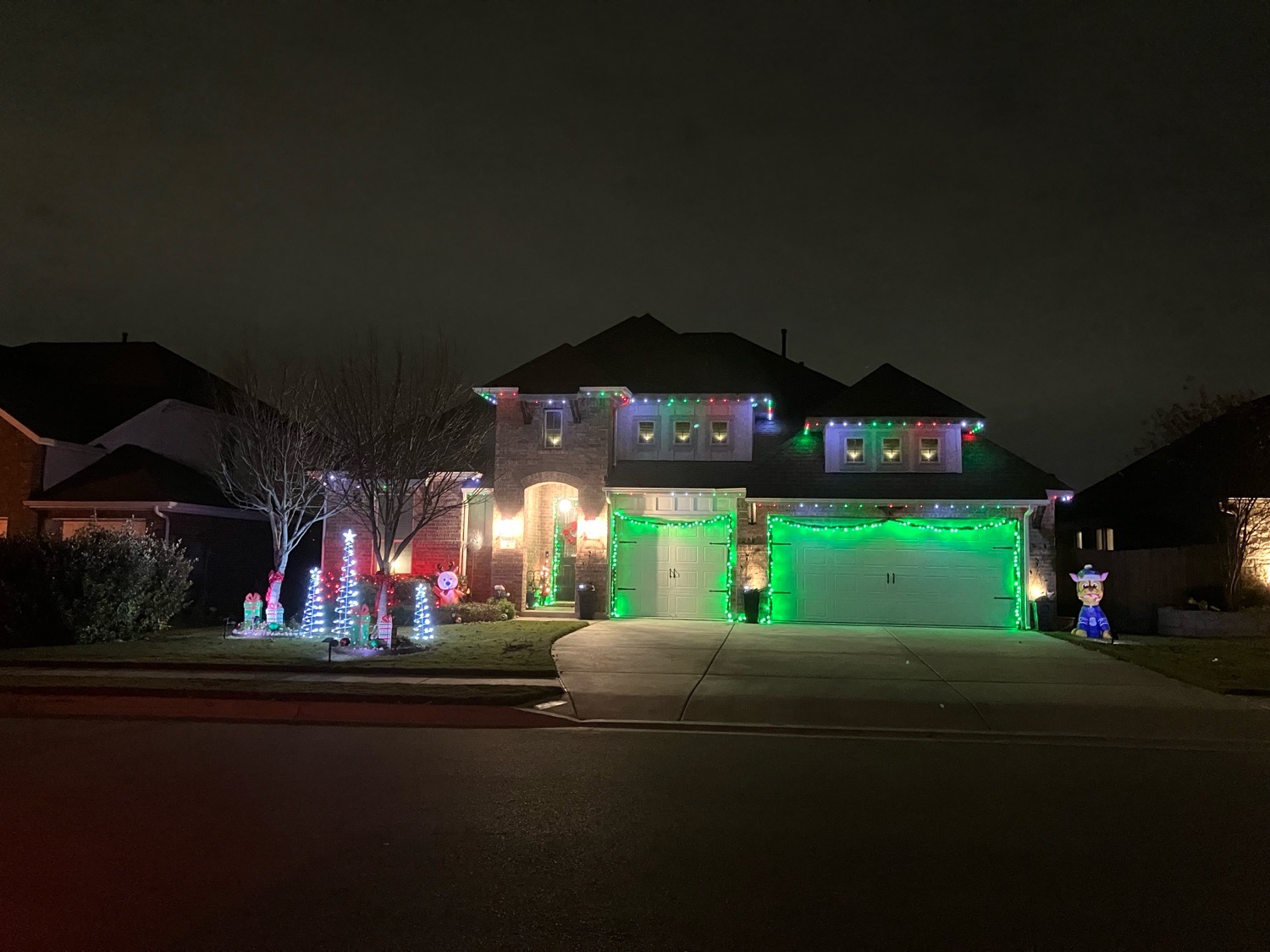 A Red, White, and Green Christmas, Christmas lights in Round Rock, TX (photo 1)