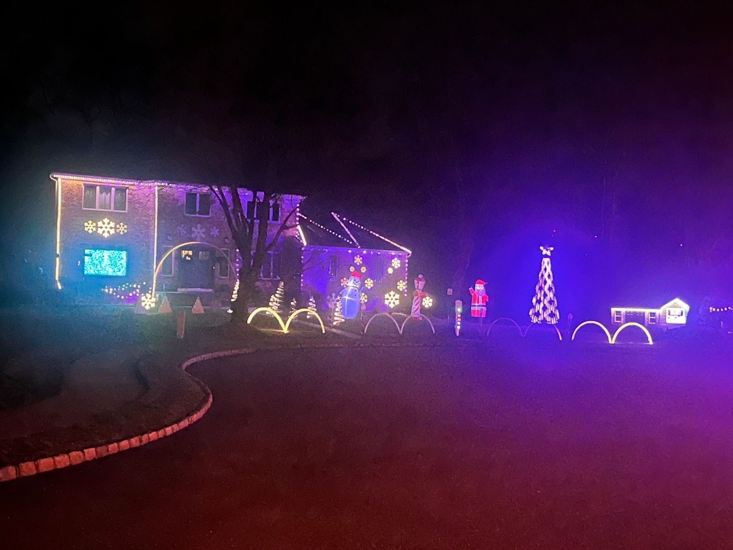 7 Fox Run, Christmas lights in Denville, NJ (photo 2)