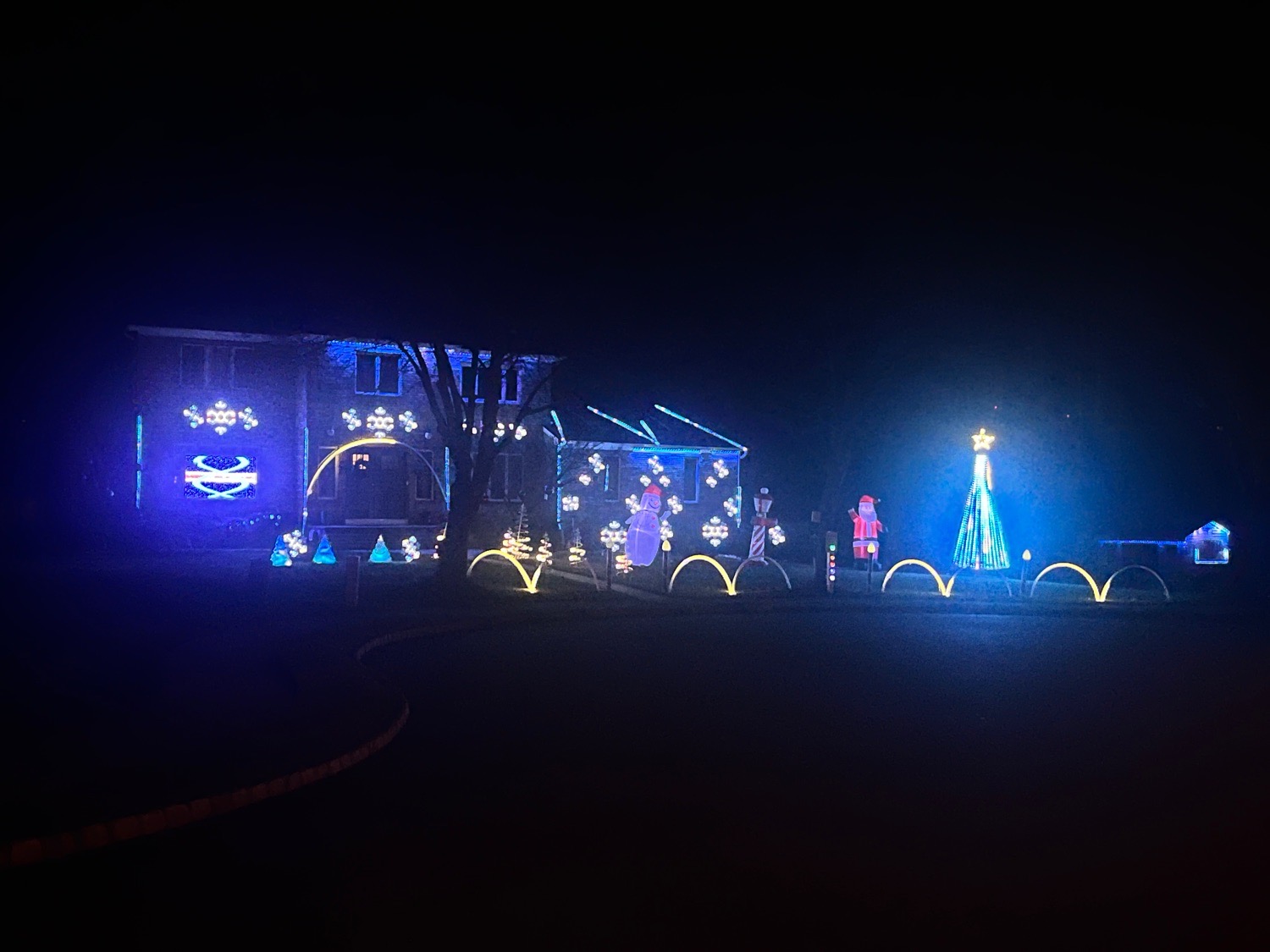 7 Fox Run, Christmas lights in Denville, NJ (photo 3)
