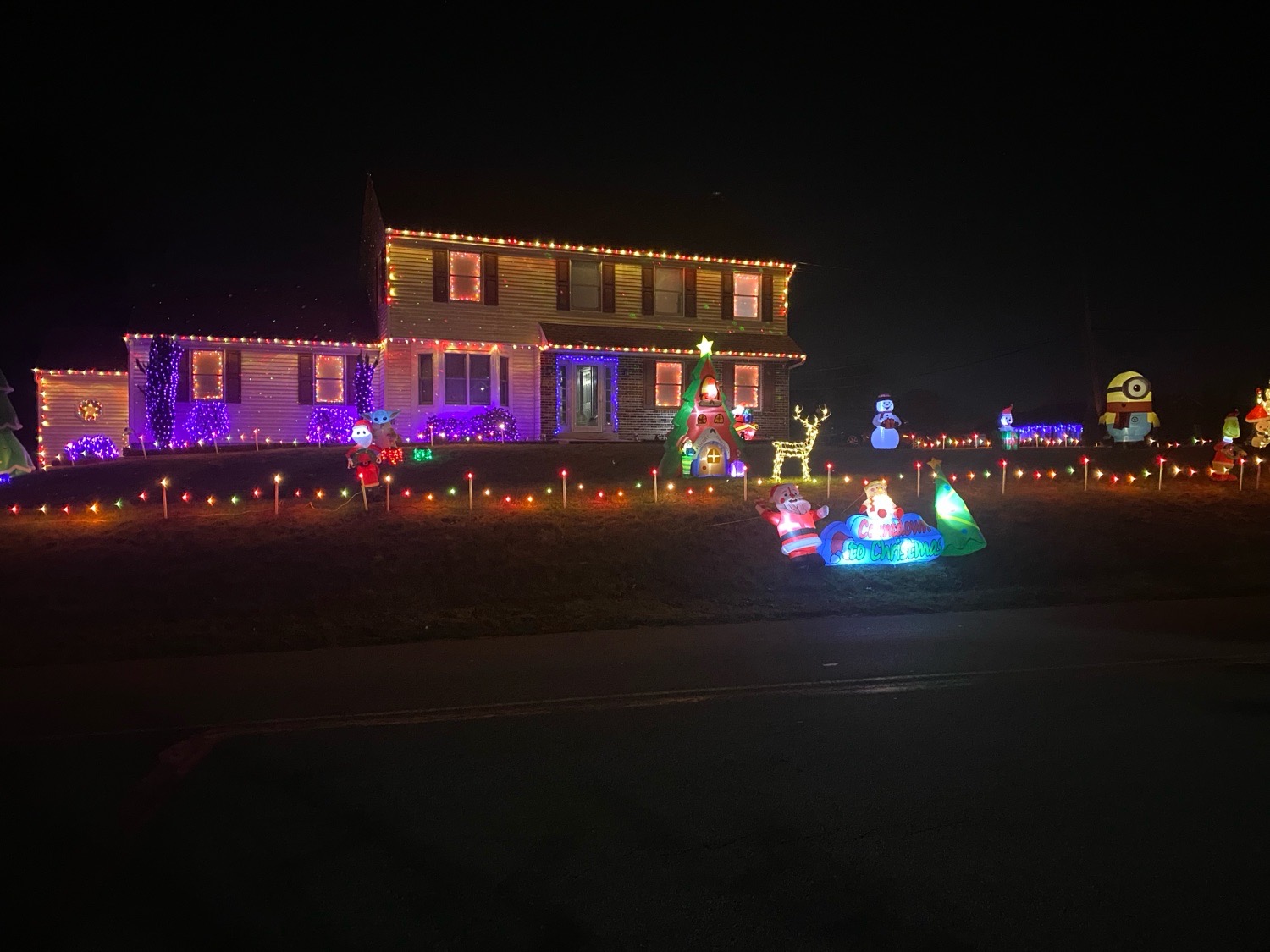 2023, Christmas lights in Newtown Square, PA (photo 2)