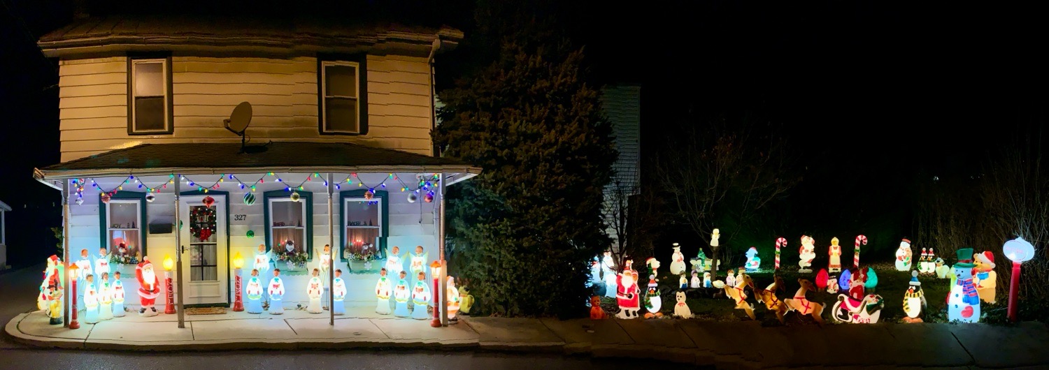 Lerchen Holiday Home, Christmas lights in Annville, PA (photo 3)