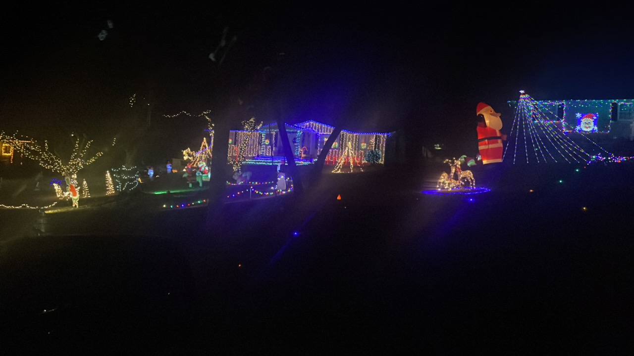 3 homes, Christmas lights in Acworth, GA (photo 1)