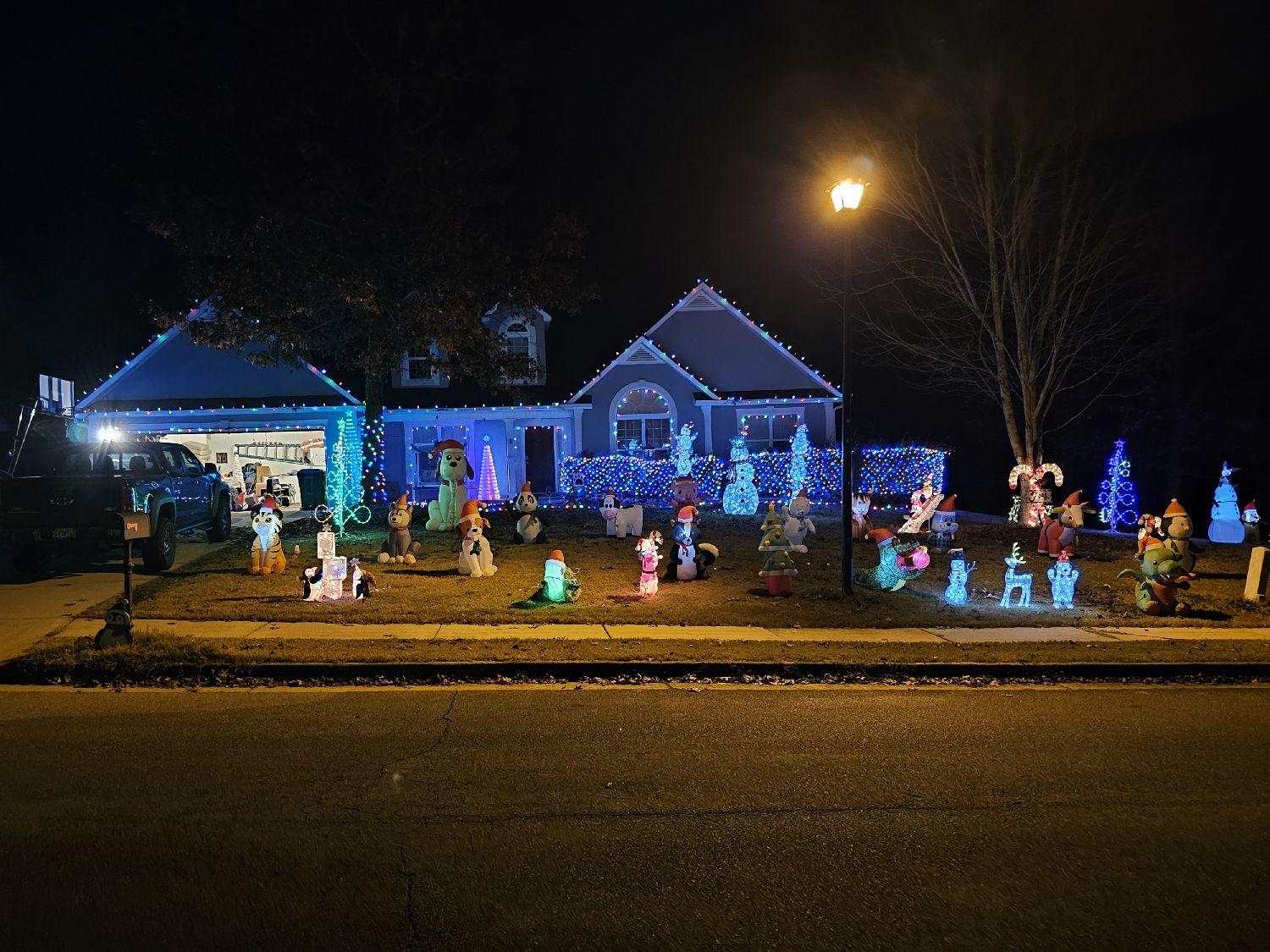 Benslay's Christmas 2023, Christmas lights in Hampton, GA (photo 5)