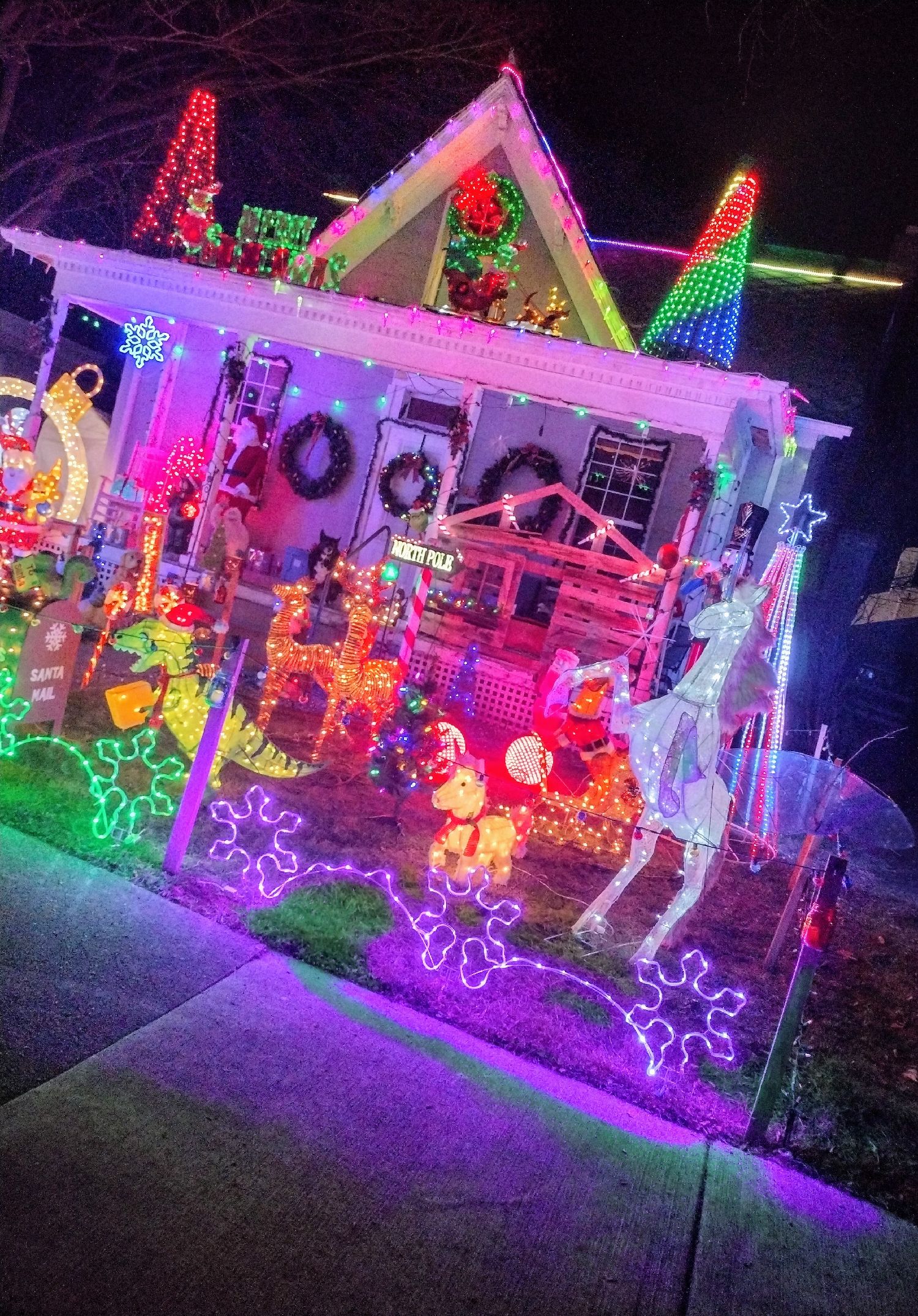 Barrett Manor Christmas Display, Christmas lights in Cambridge City, IN (photo 1)