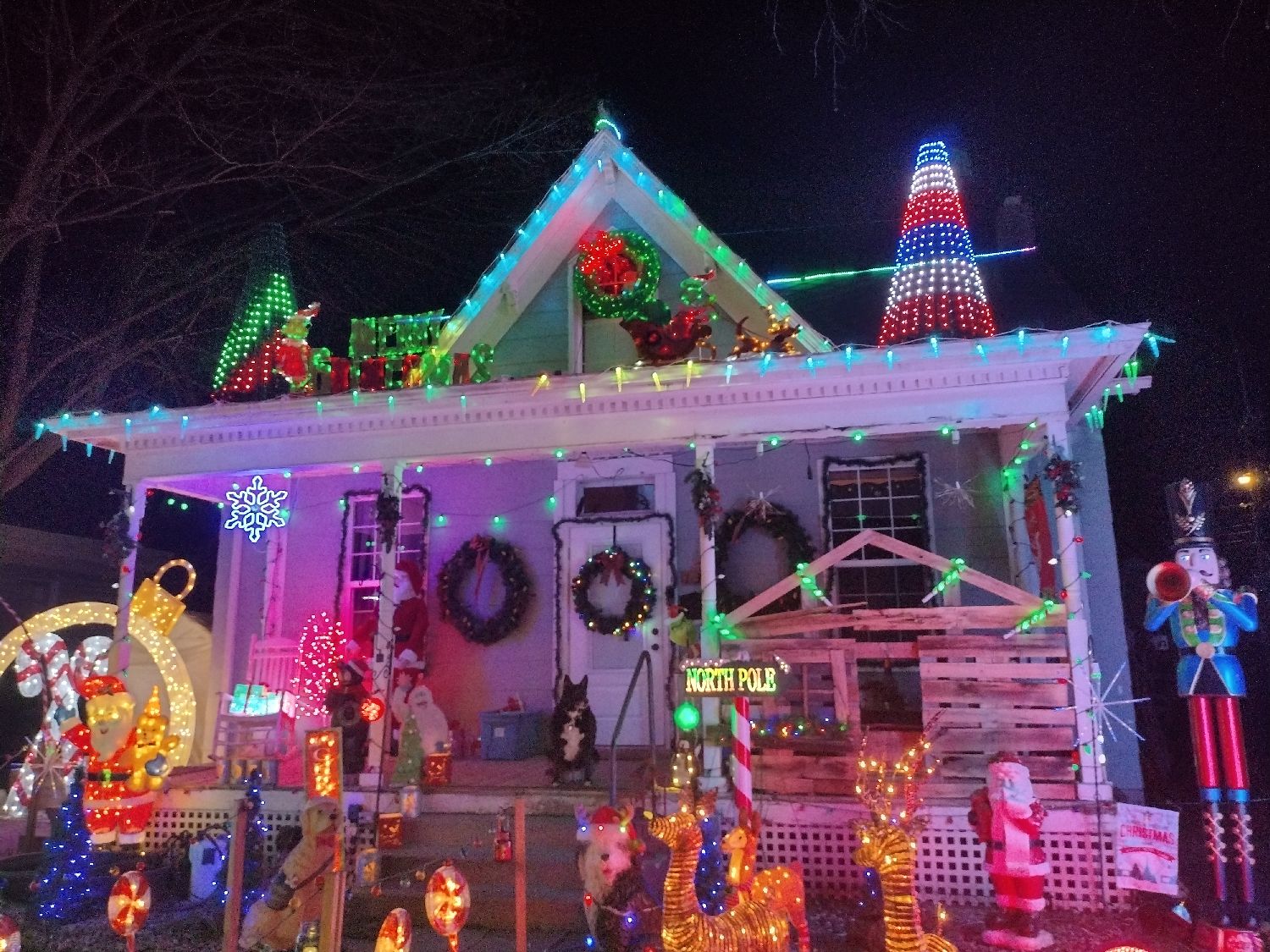 Barrett Manor Christmas Display, Christmas lights in Cambridge City, IN (photo 2)