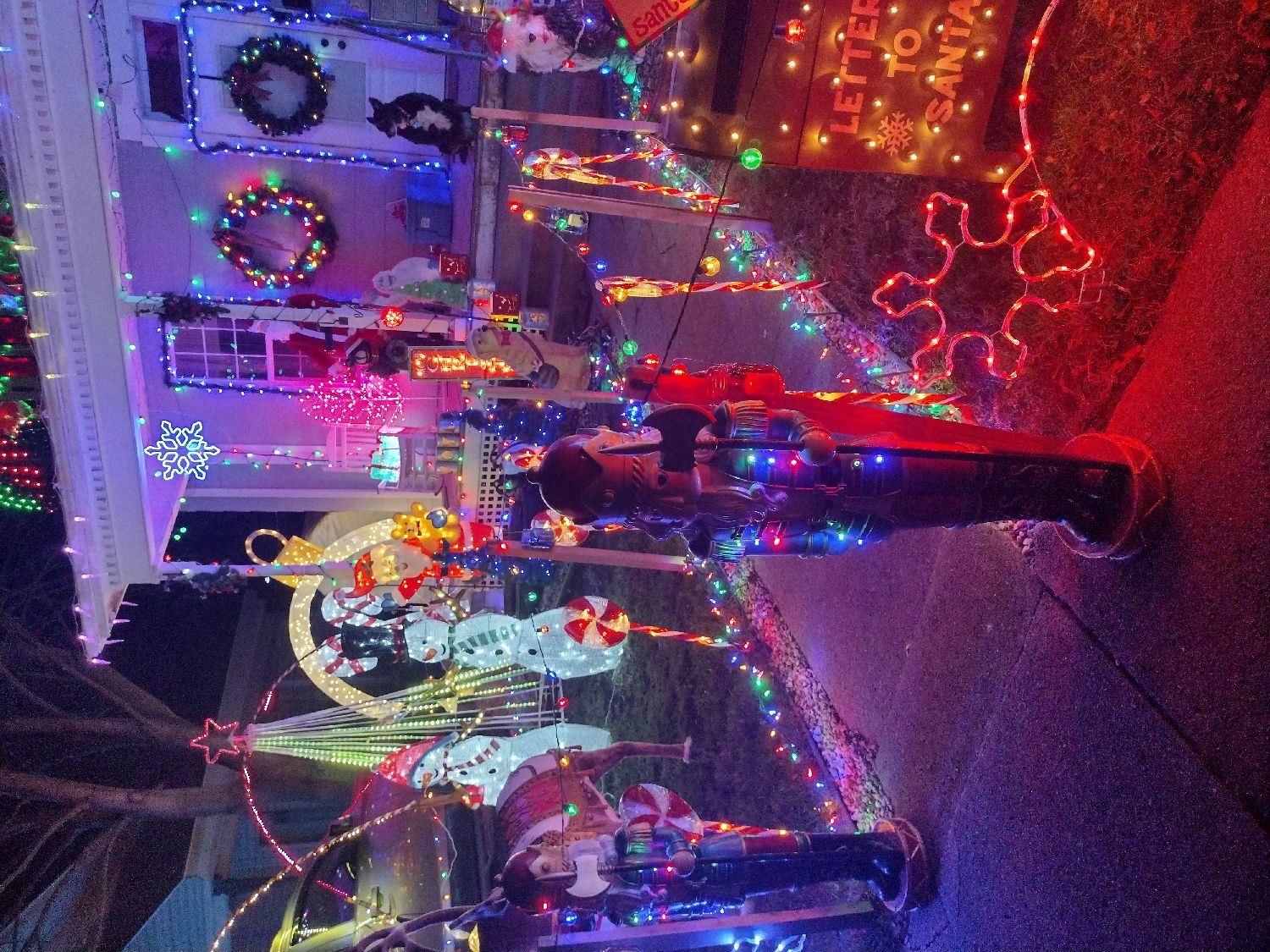 Barrett Manor Christmas Display, Christmas lights in Cambridge City, IN (photo 5)