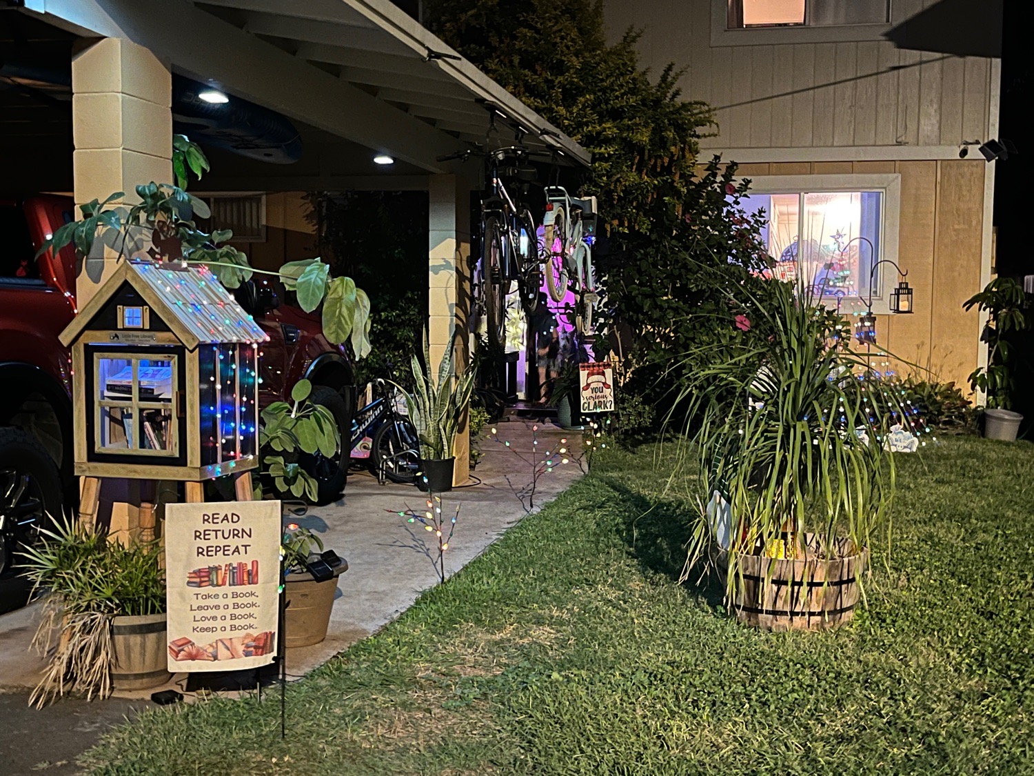 Christmas Library, Christmas lights in Ewa beach, HI (photo 1)