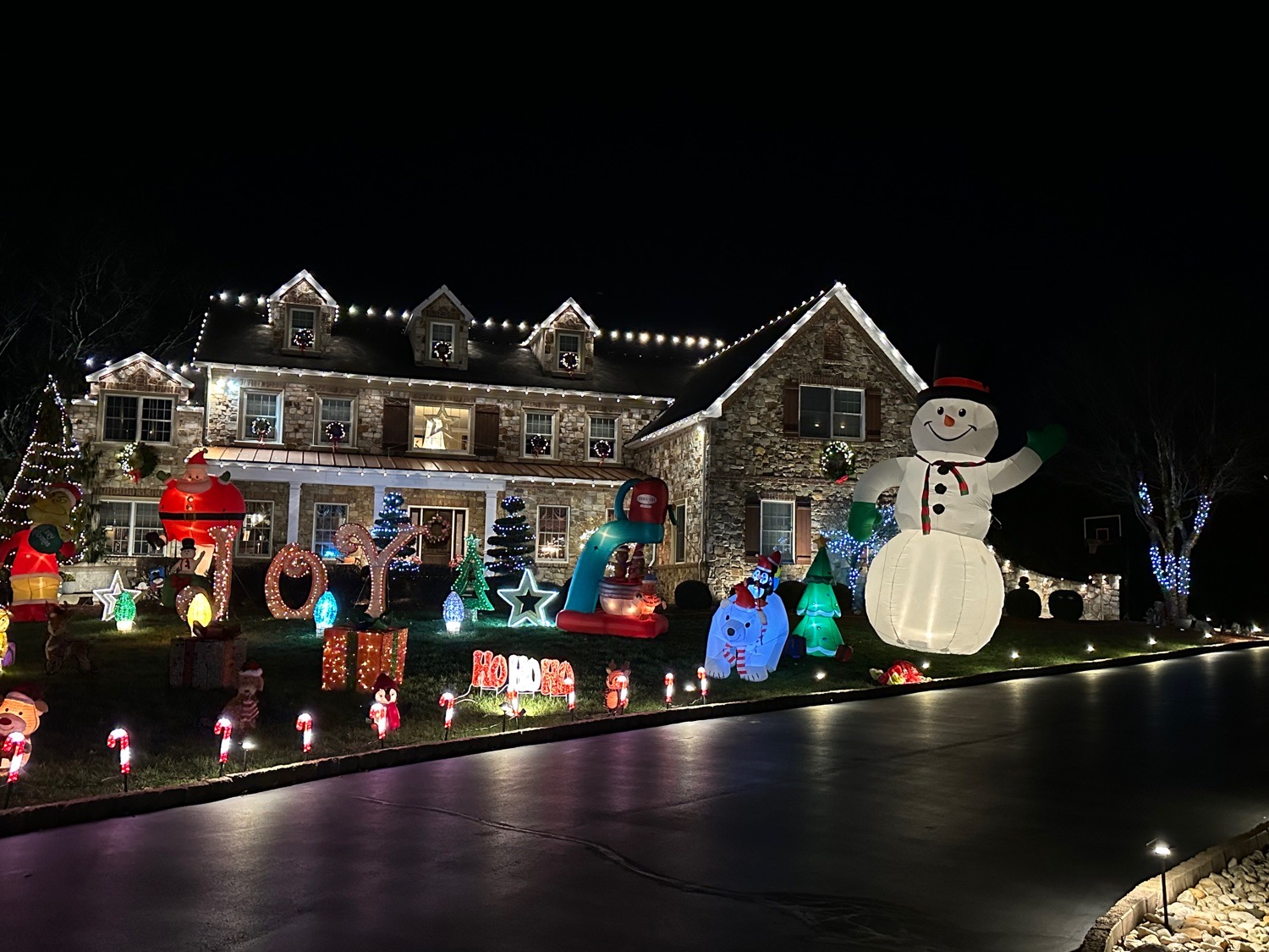 happy holidays 2023, Christmas lights in Ambler, PA (photo 5)