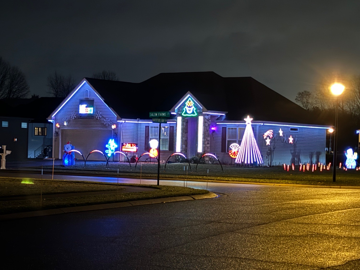 Stevens Family Light Show, Christmas lights in Osceola, IN (photo 2)