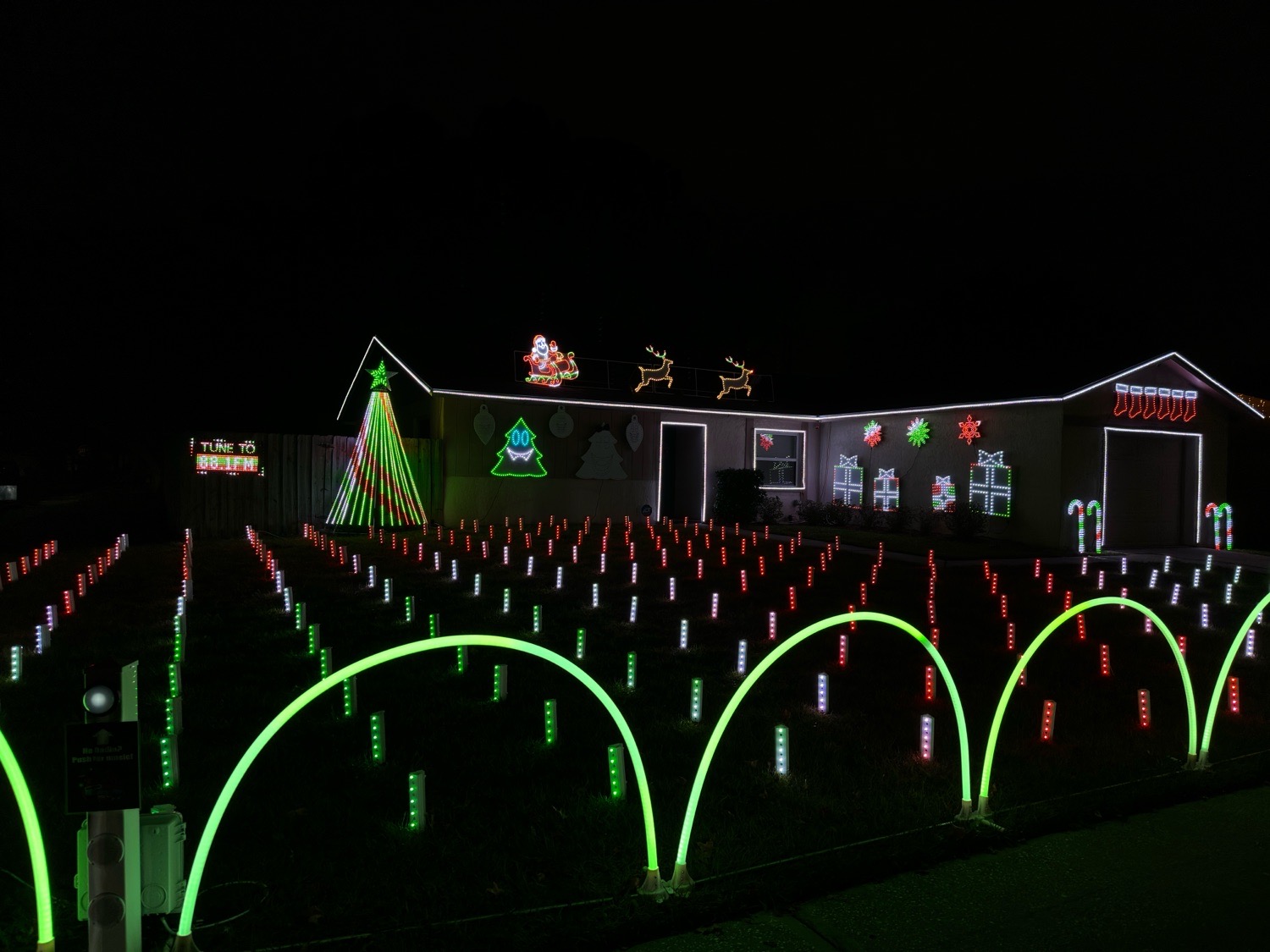 Pixels on Pathfinder light show, Christmas lights in Tampa, FL (photo 3)