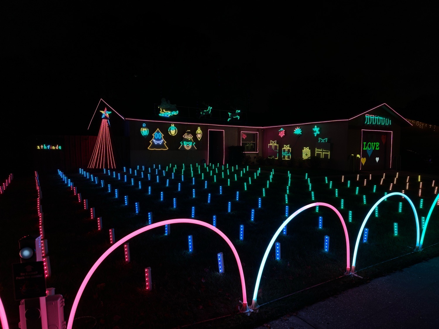 Pixels on Pathfinder light show, Christmas lights in Tampa, FL (photo 2)