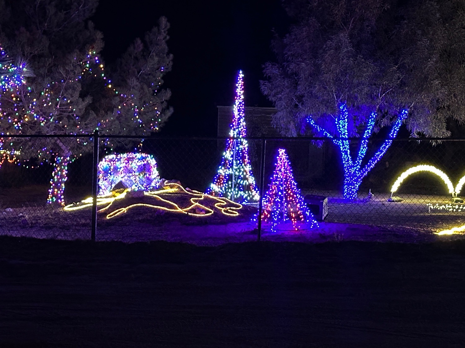 Del Rosa light show, Christmas lights in Phelan, CA (photo 1)