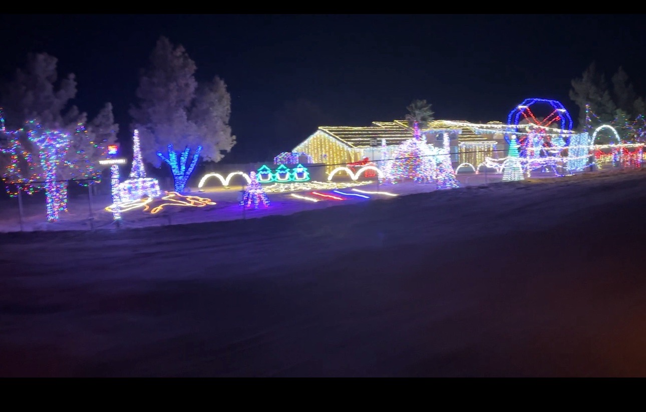 Del Rosa light show, Christmas lights in Phelan, CA (photo 2)