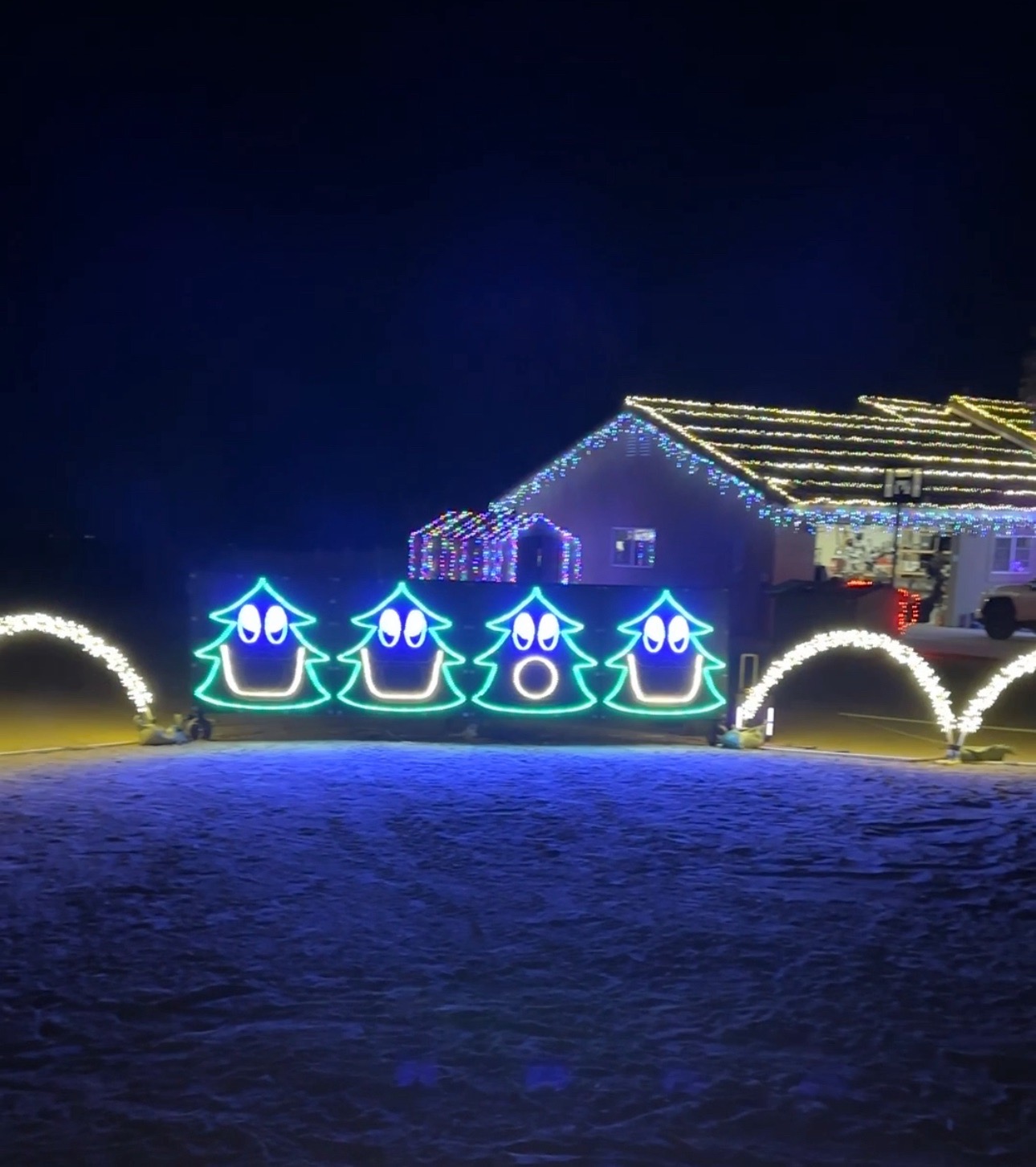Del Rosa light show, Christmas lights in Phelan, CA (photo 3)