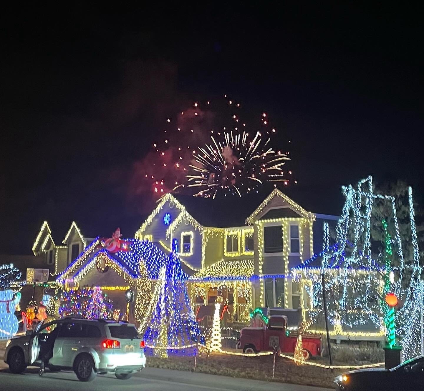 Cottoncreek Manor, Christmas lights in Highlands Ranch, CO (photo 1)