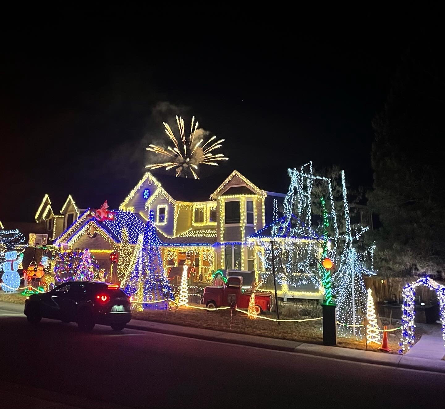 Cottoncreek Manor, Christmas lights in Highlands Ranch, CO (photo 3)