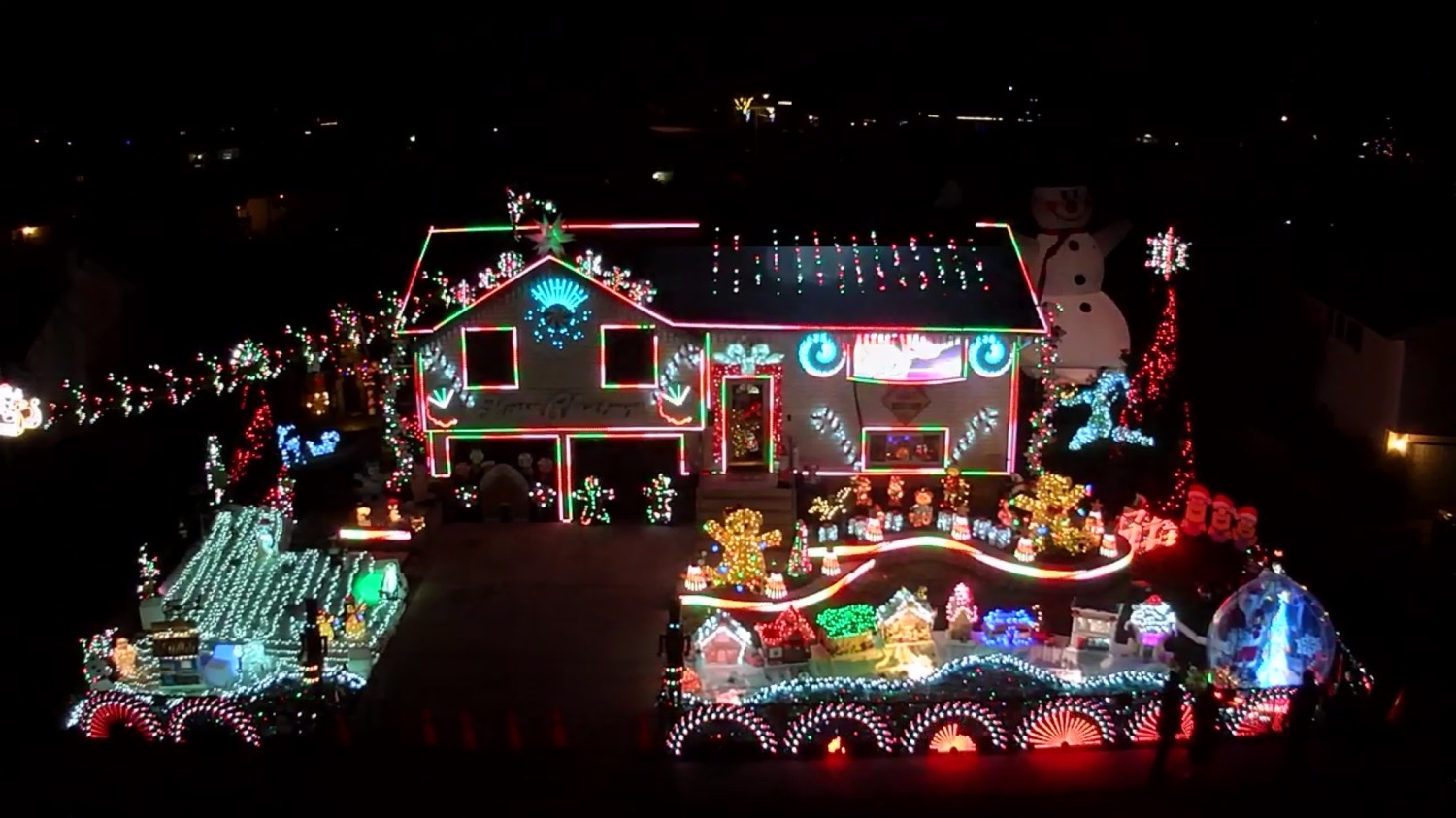 Boxwood Light Show, Christmas lights in Schaumburg, IL (photo 1)