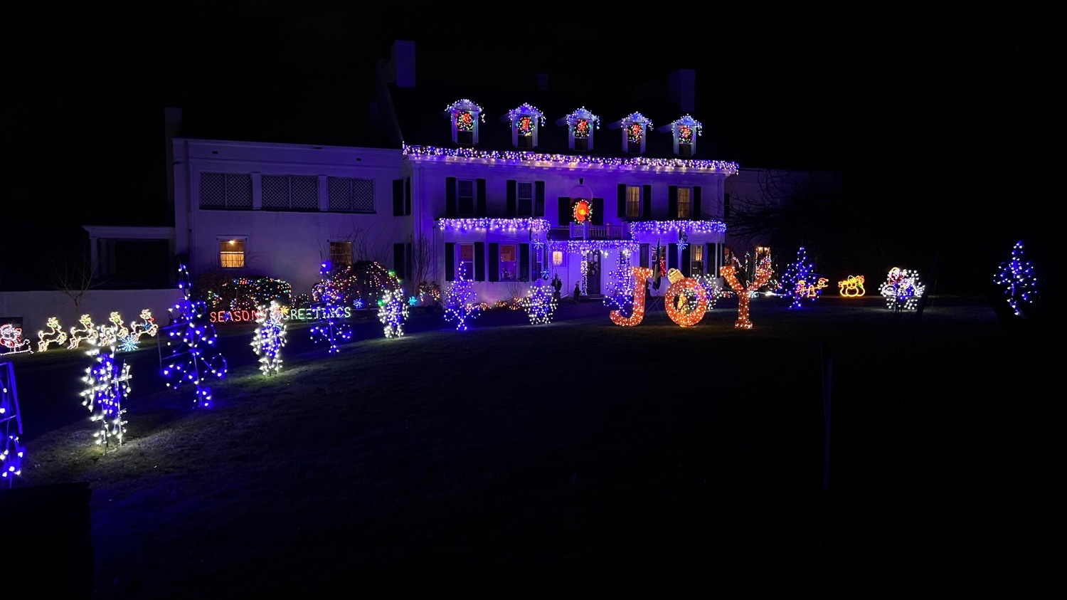 Dogton Abbey, Christmas lights in Jenkintown, PA (photo 4)