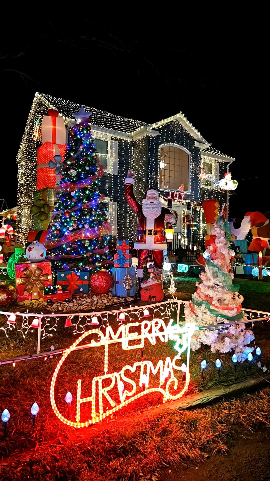 Powers Family Christmas Lights, Christmas lights in Hazlet Township, NJ (photo 1)