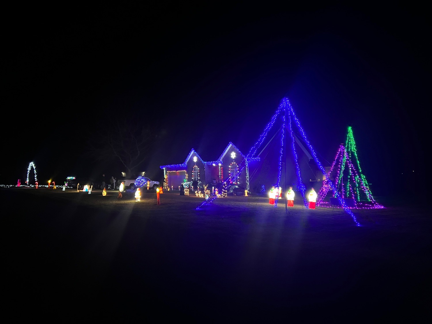 Velez light display, Christmas lights in Statesville, NC (photo 4)