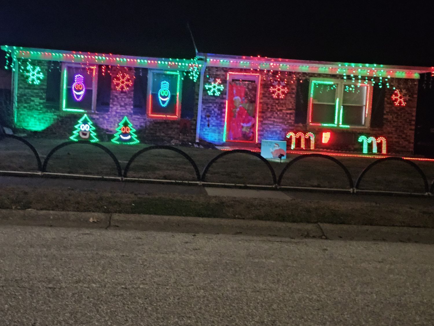 The Kennedy's Christmas light show, Christmas lights in Owensboro, KY (photo 1)