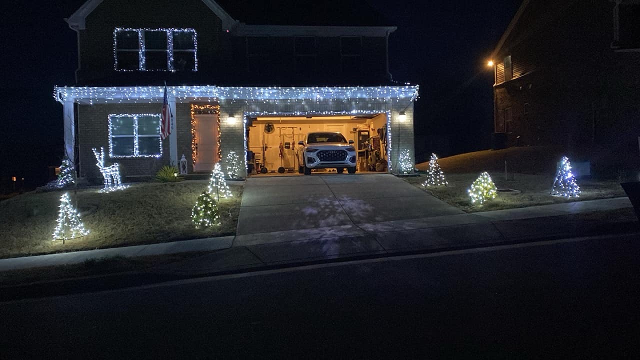 Very small Christmas light display, Christmas lights in Nashville, TN (photo 1)