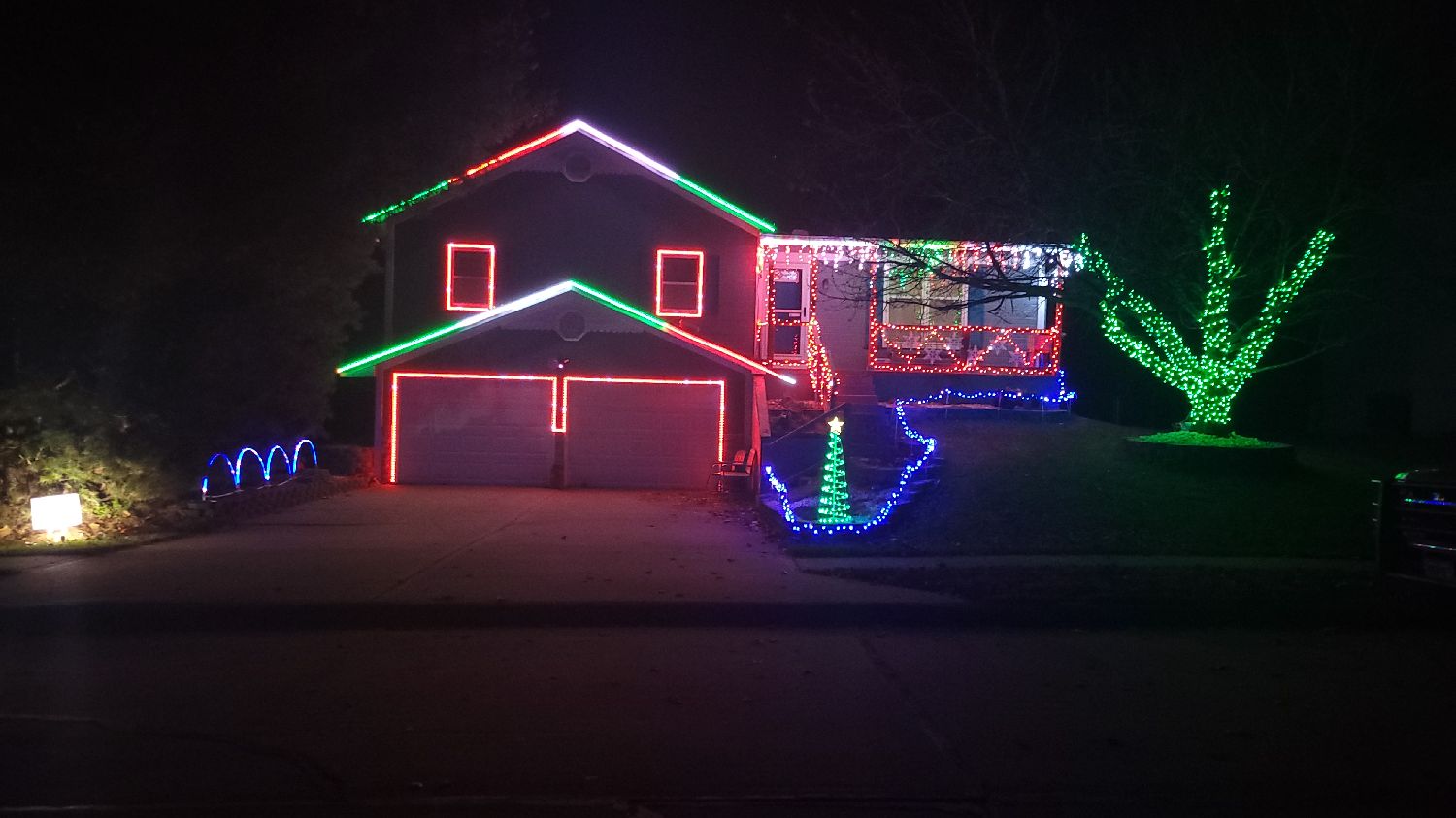 Shoemaker Family Lights, Christmas lights in Smithville, MO (photo 2)
