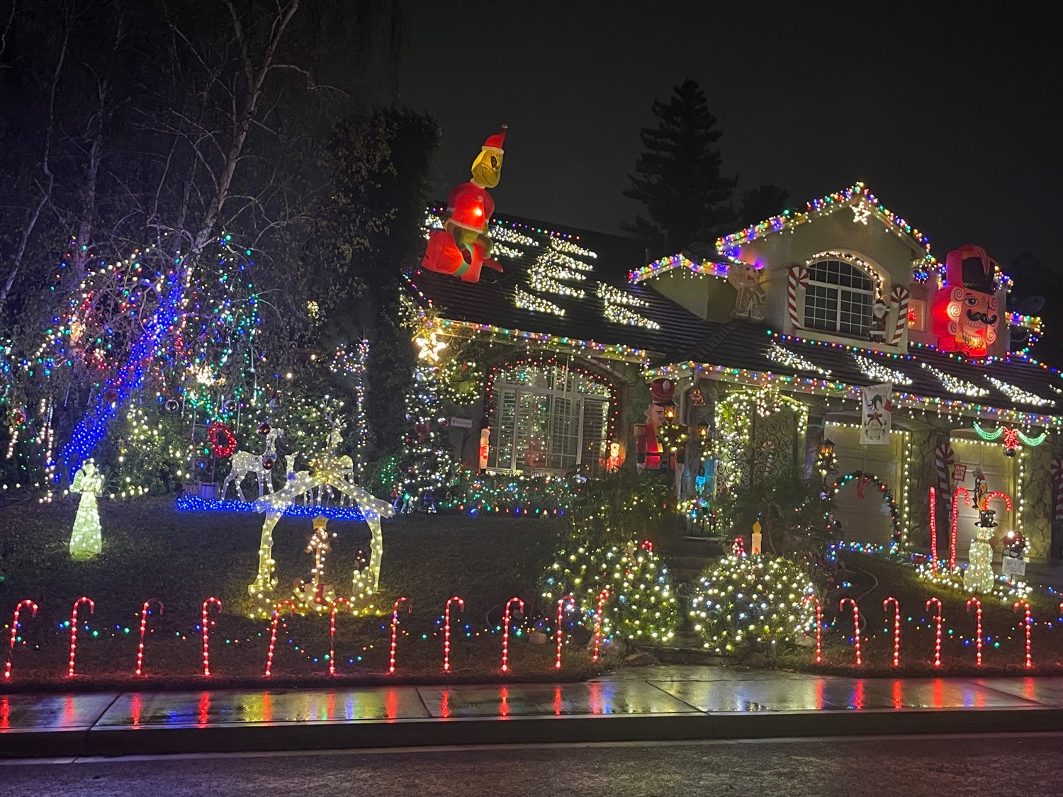 #Cuestportchristmas, Christmas lights in Valencia, CA (photo 2)
