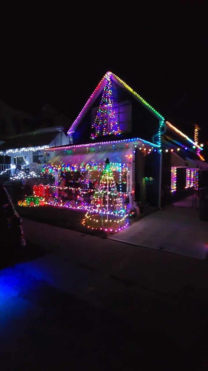 Norwood little cottage, Christmas lights in Cincinnati, OH (photo 1)