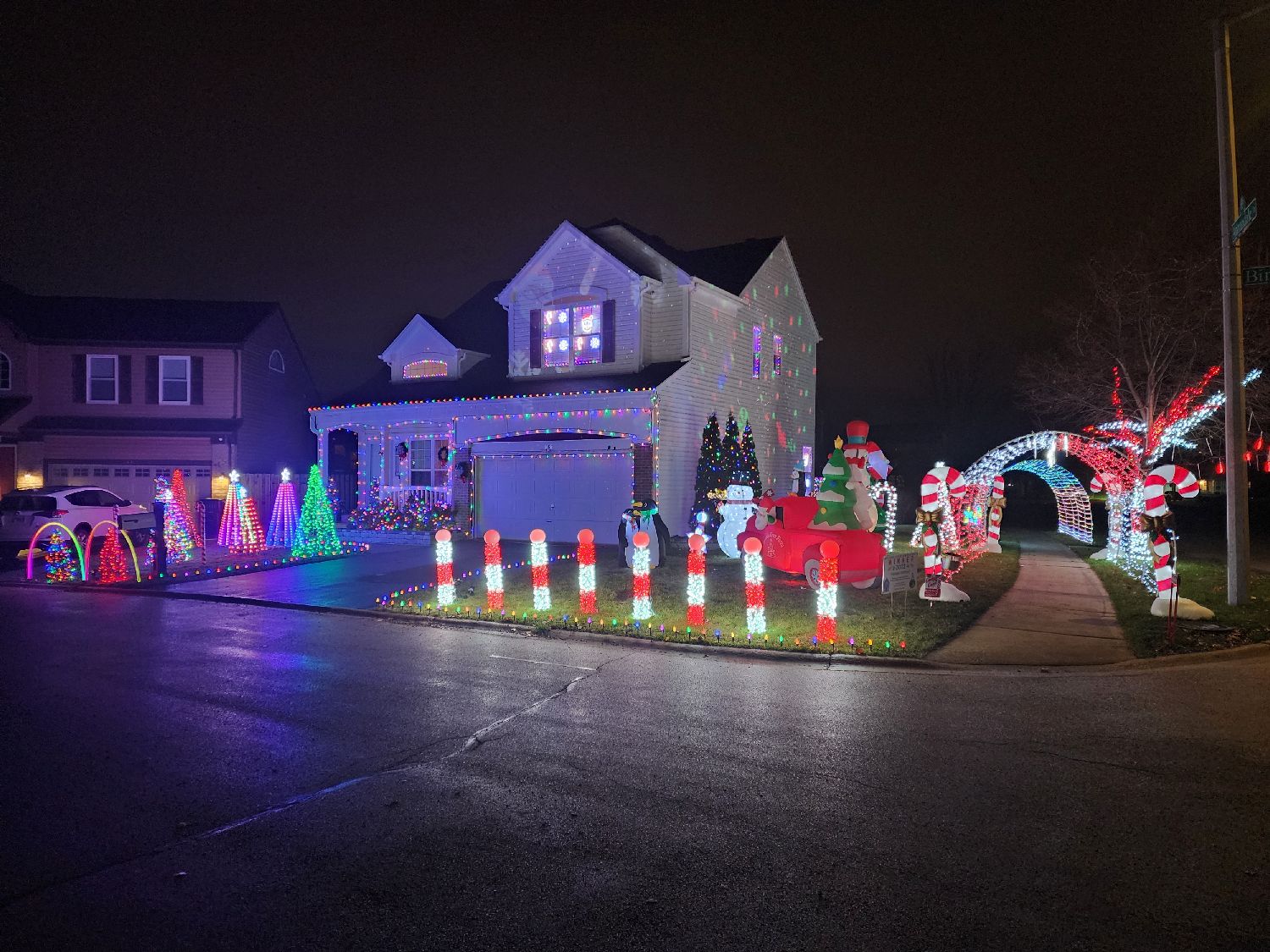 Evans Family Christmas Lights, Christmas lights in Lake in the Hills, IL (photo 1)