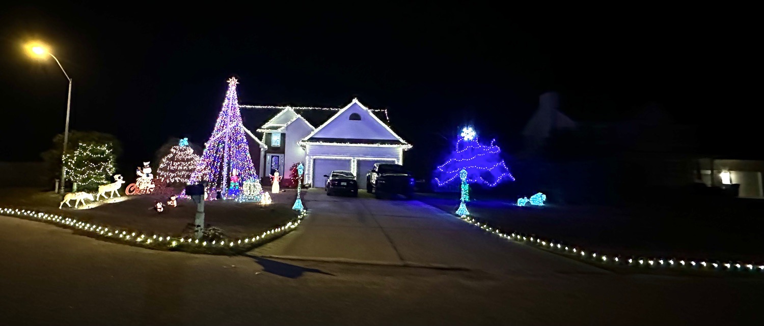 Rdz Family, Christmas lights in Angier, NC (photo 1)