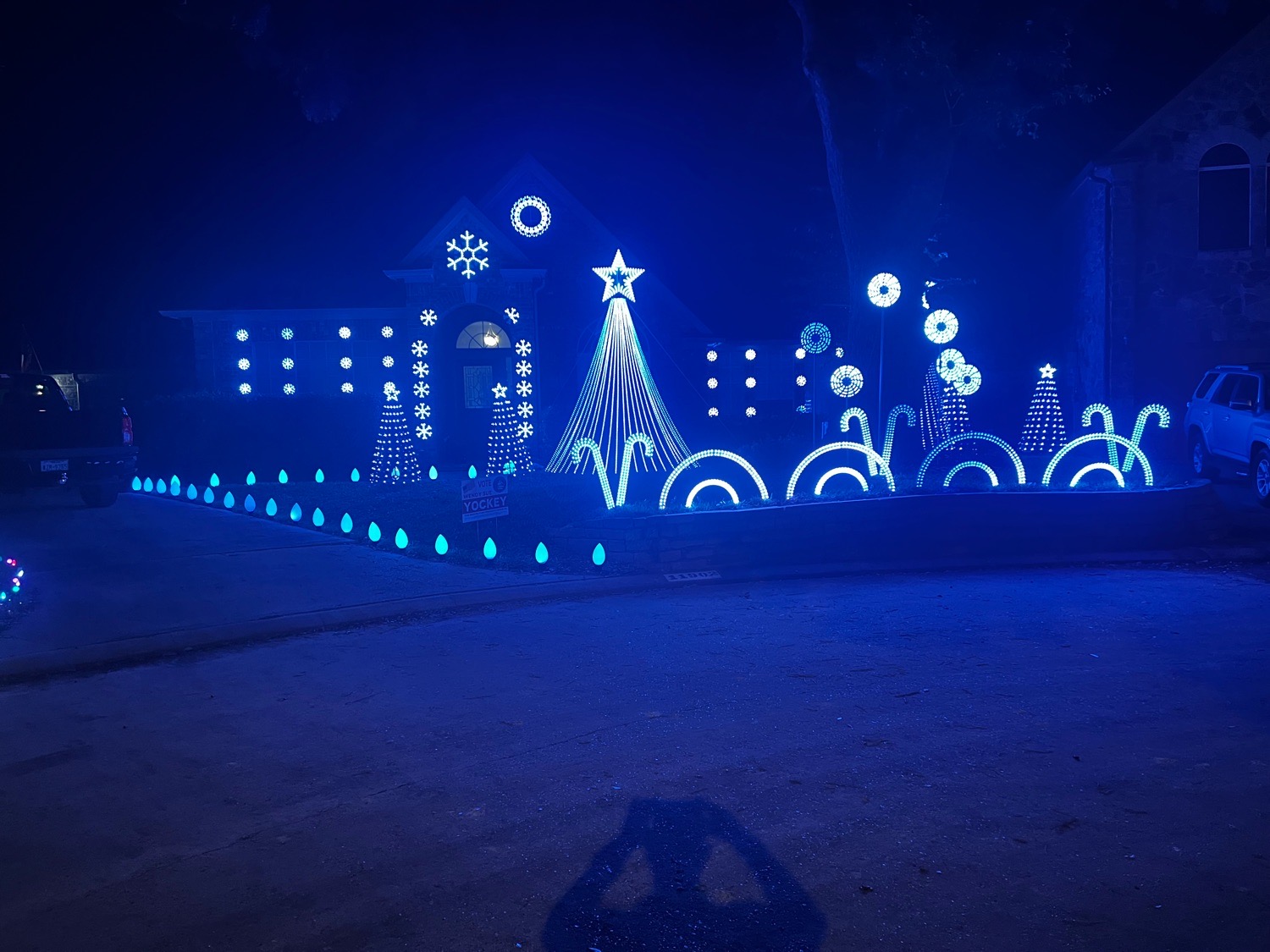 Light Show With Over 20,000 Pixels And 2 Mega Trees, Christmas lights in Pinehurst, TX (photo 4)