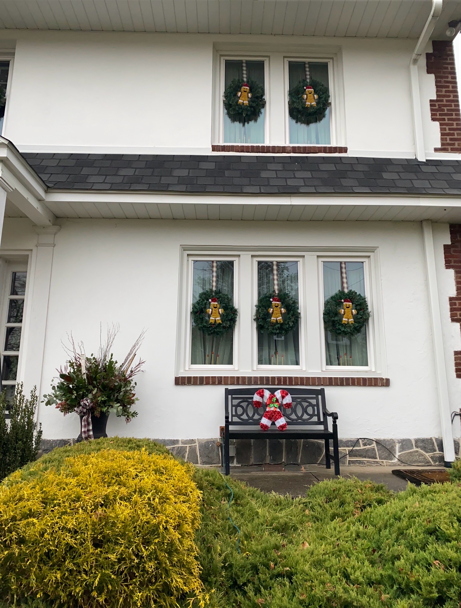 Gingerbread on Ferne, Christmas lights in Drexel Hill, PA (photo 4)