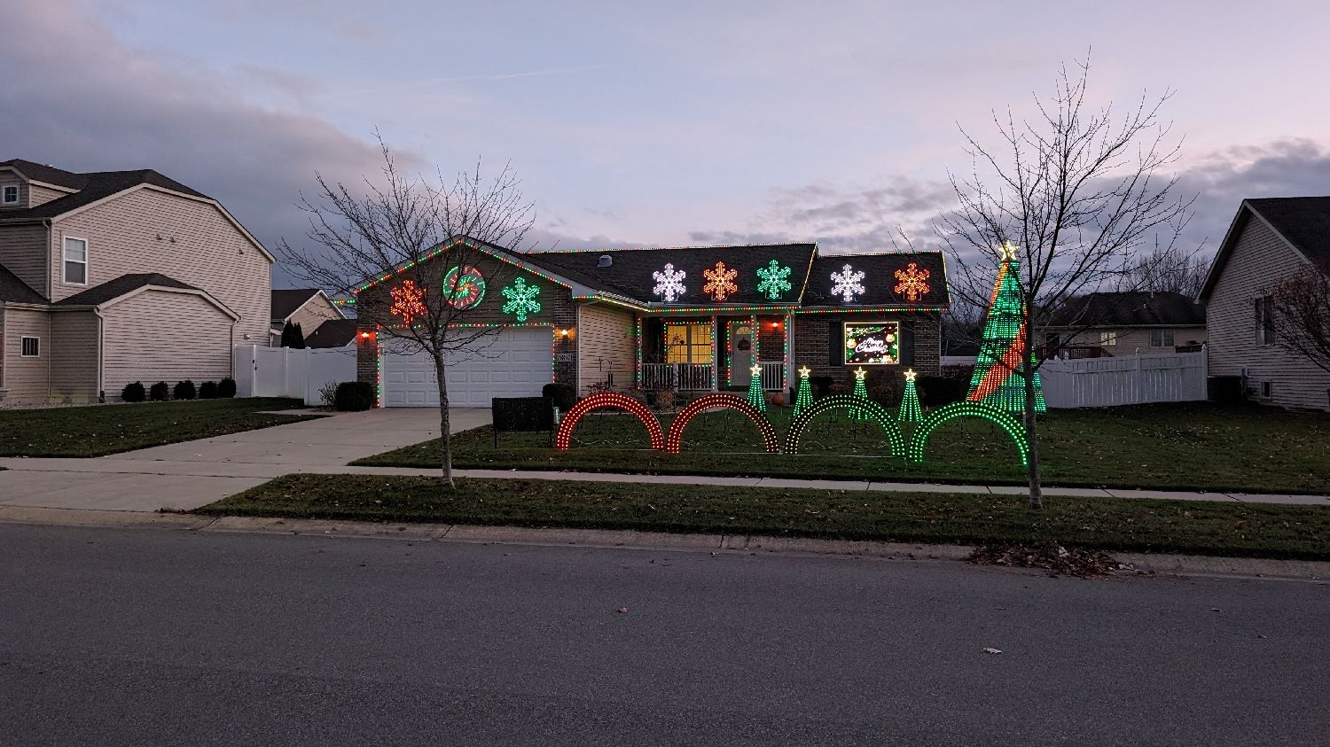Prairie Rose Lights, Christmas lights in Schererville, IN (photo 1)