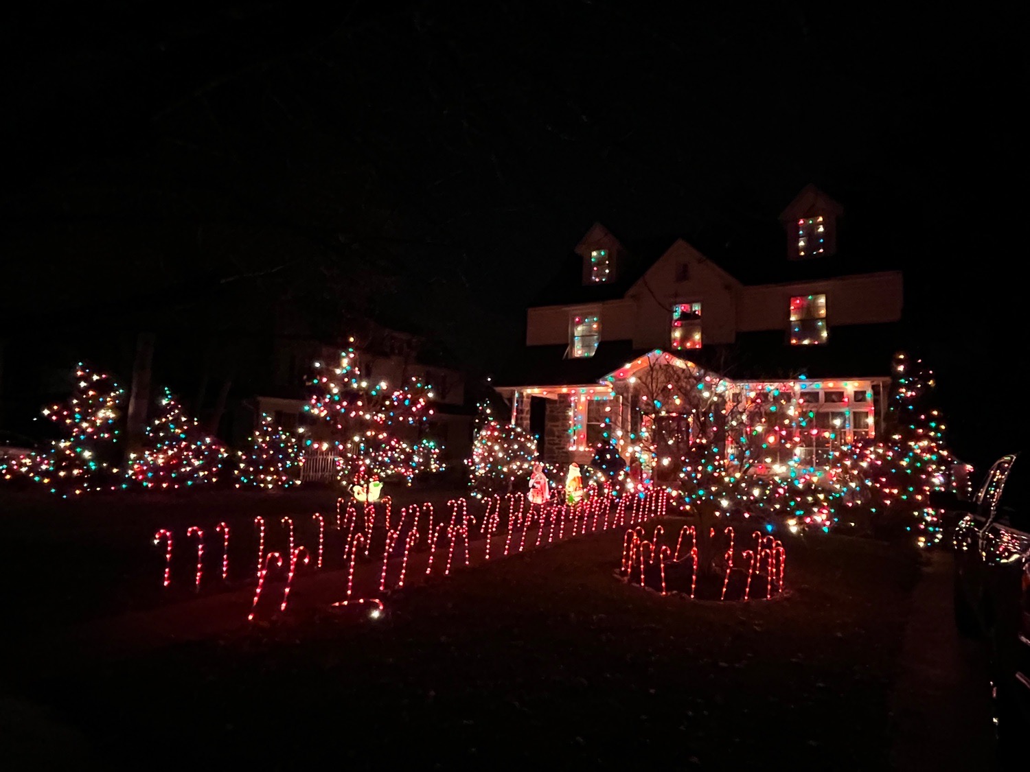 A classic colorful play on Clark Griswold, Christmas lights in Havertown, PA (photo 1)
