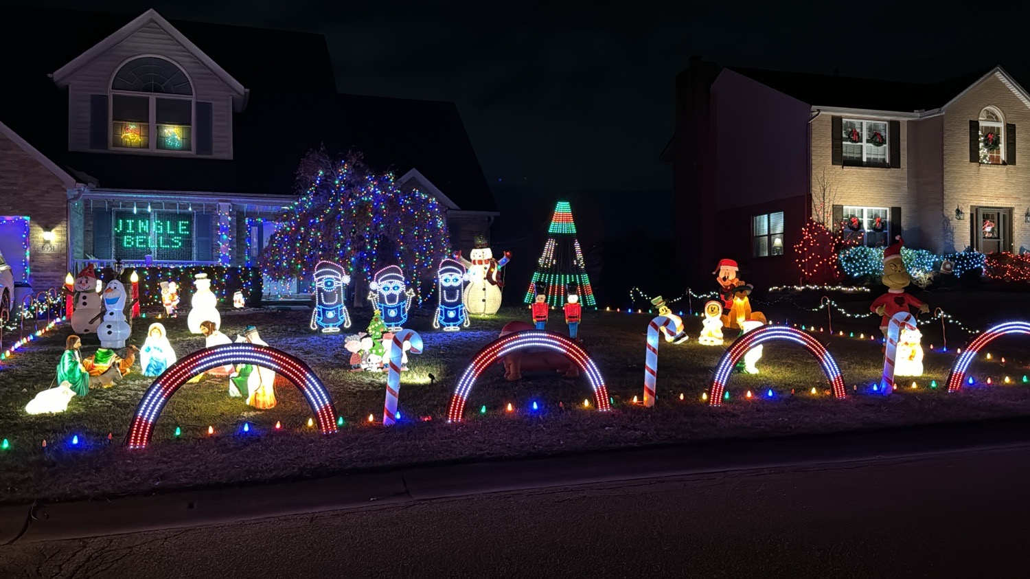 Making Memories Light Show, Christmas lights in Hamilton, OH (photo 1)