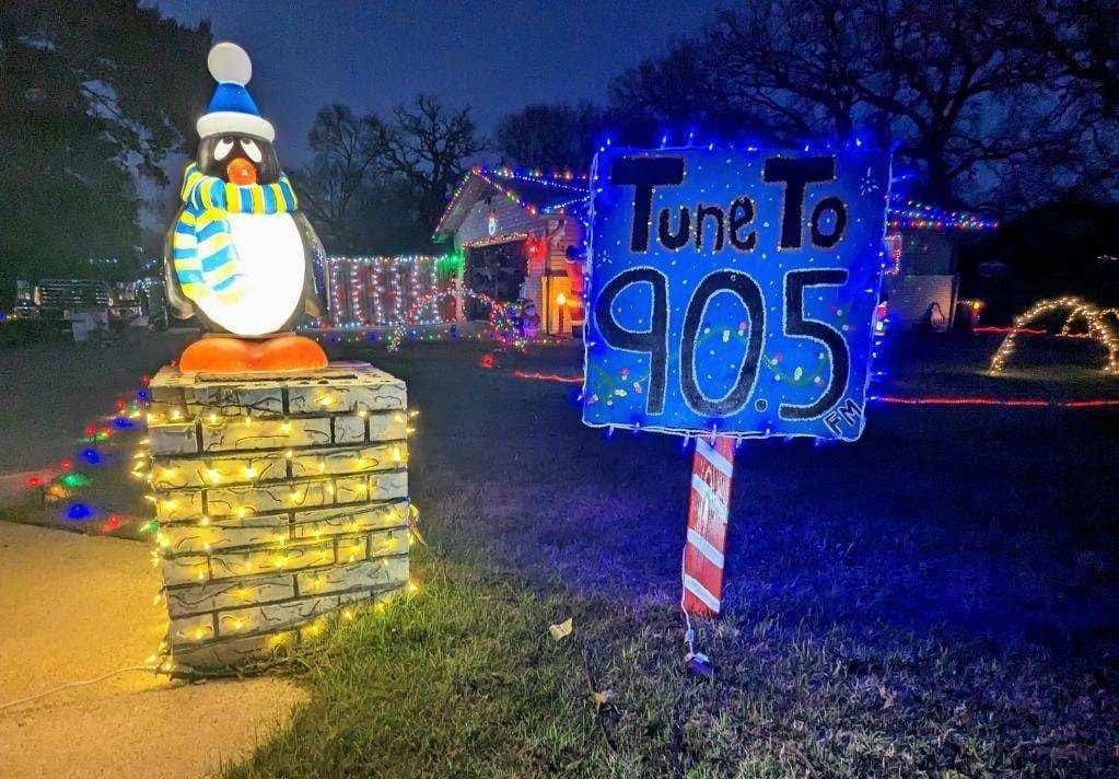 Listen to the lights, Christmas lights in Gun Barrel City, TX (photo 1)