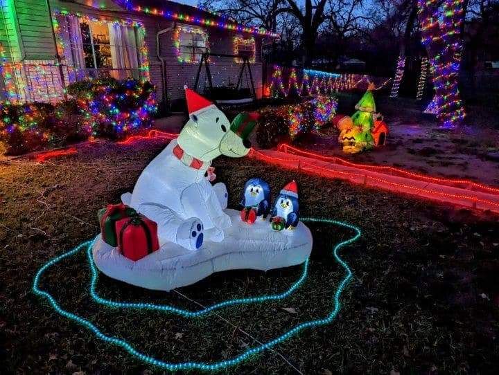 Listen to the lights, Christmas lights in Gun Barrel City, TX (photo 2)