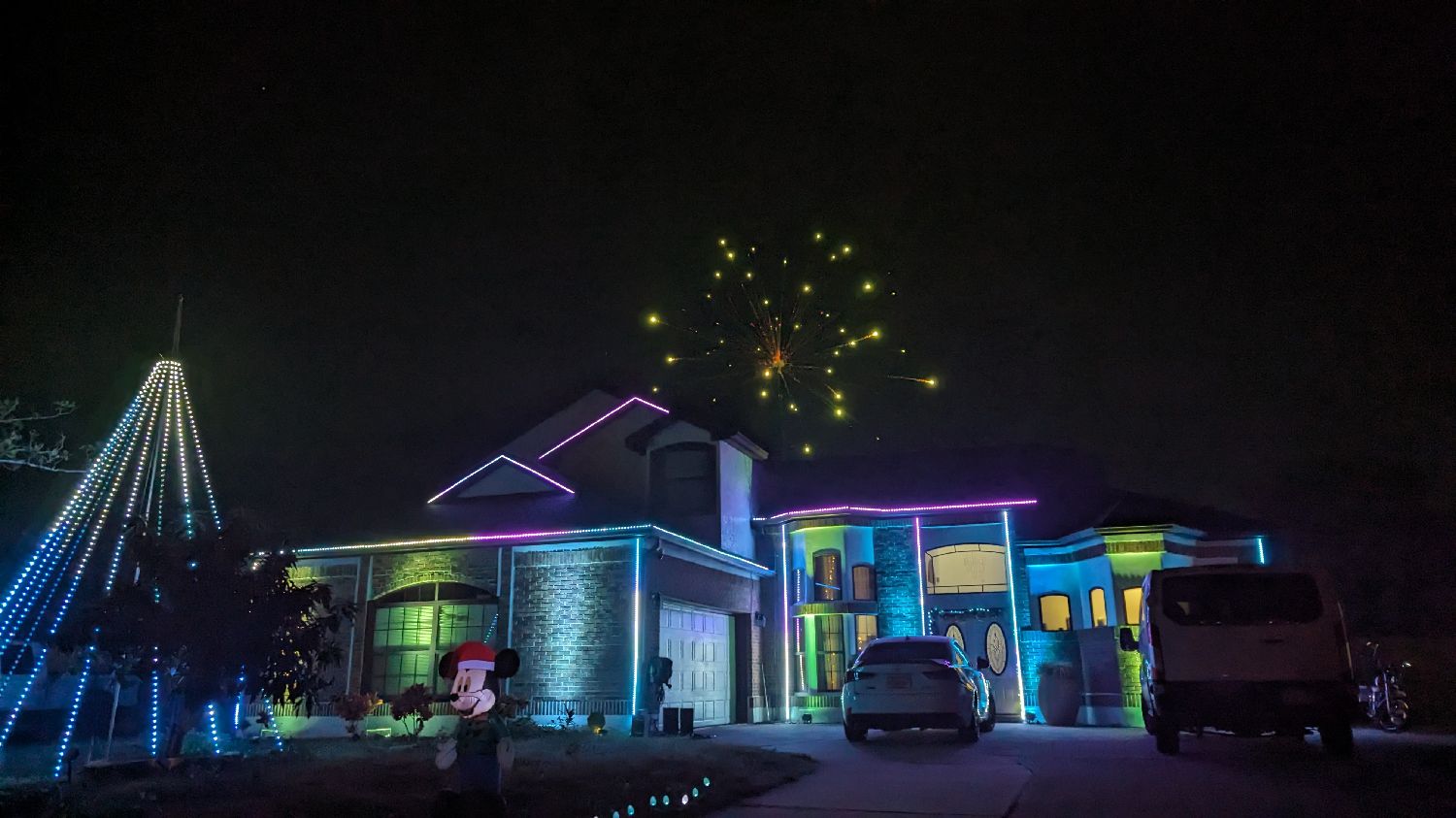 Luu Family Lights, Christmas lights in Orlando, FL (photo 1)