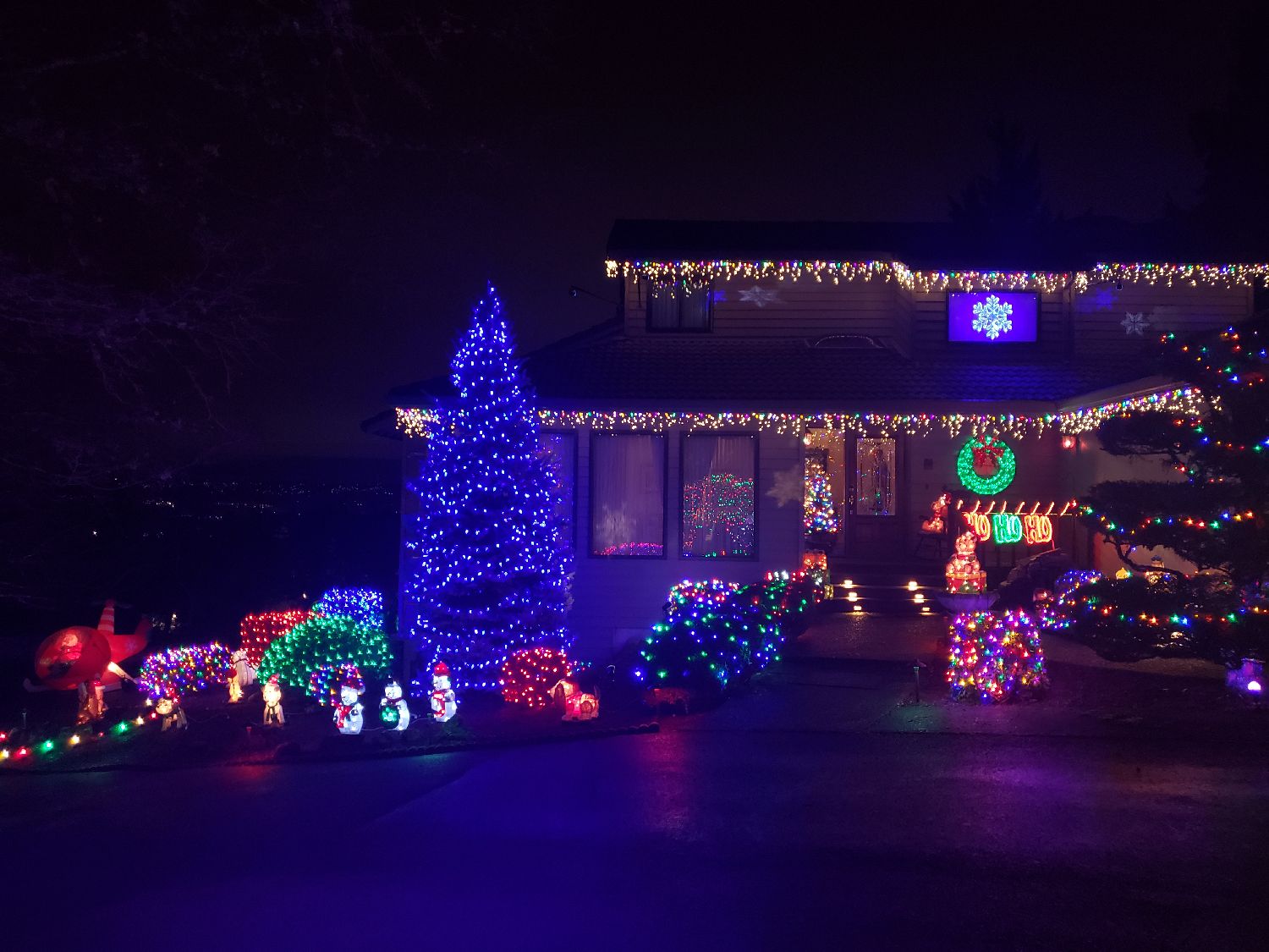 The Denham's Christmas lights drive-thur display, Christmas lights in Beaverton, OR (photo 3)