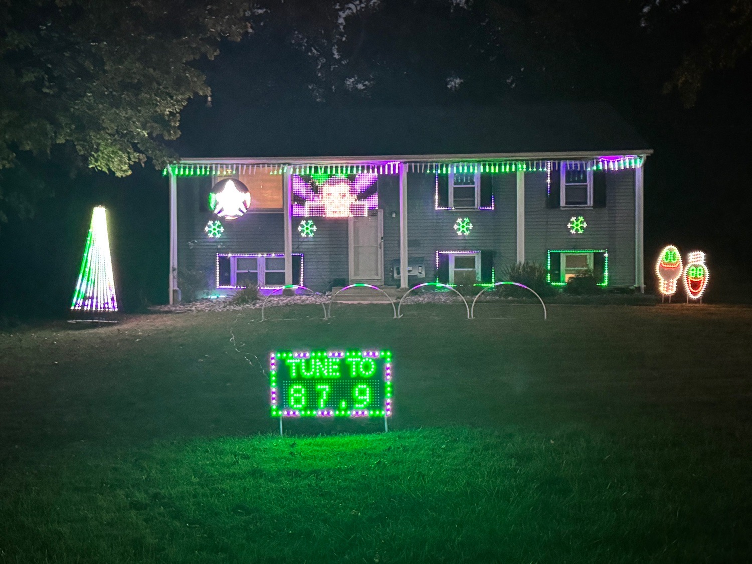 The Hanukkah House, Christmas lights in Manalapan, NJ (photo 2)